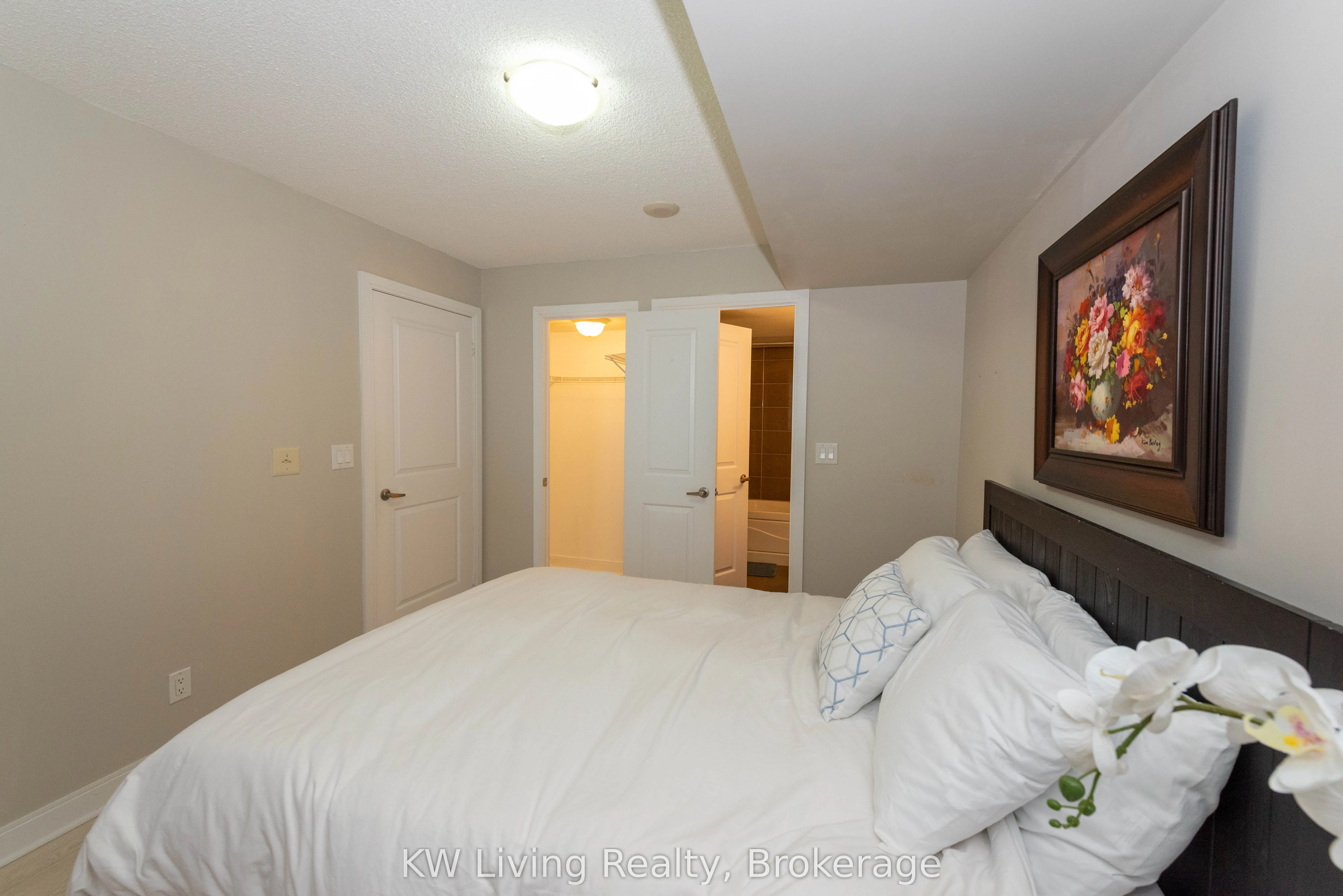 330 Burnhamthorpe Road W, #1008