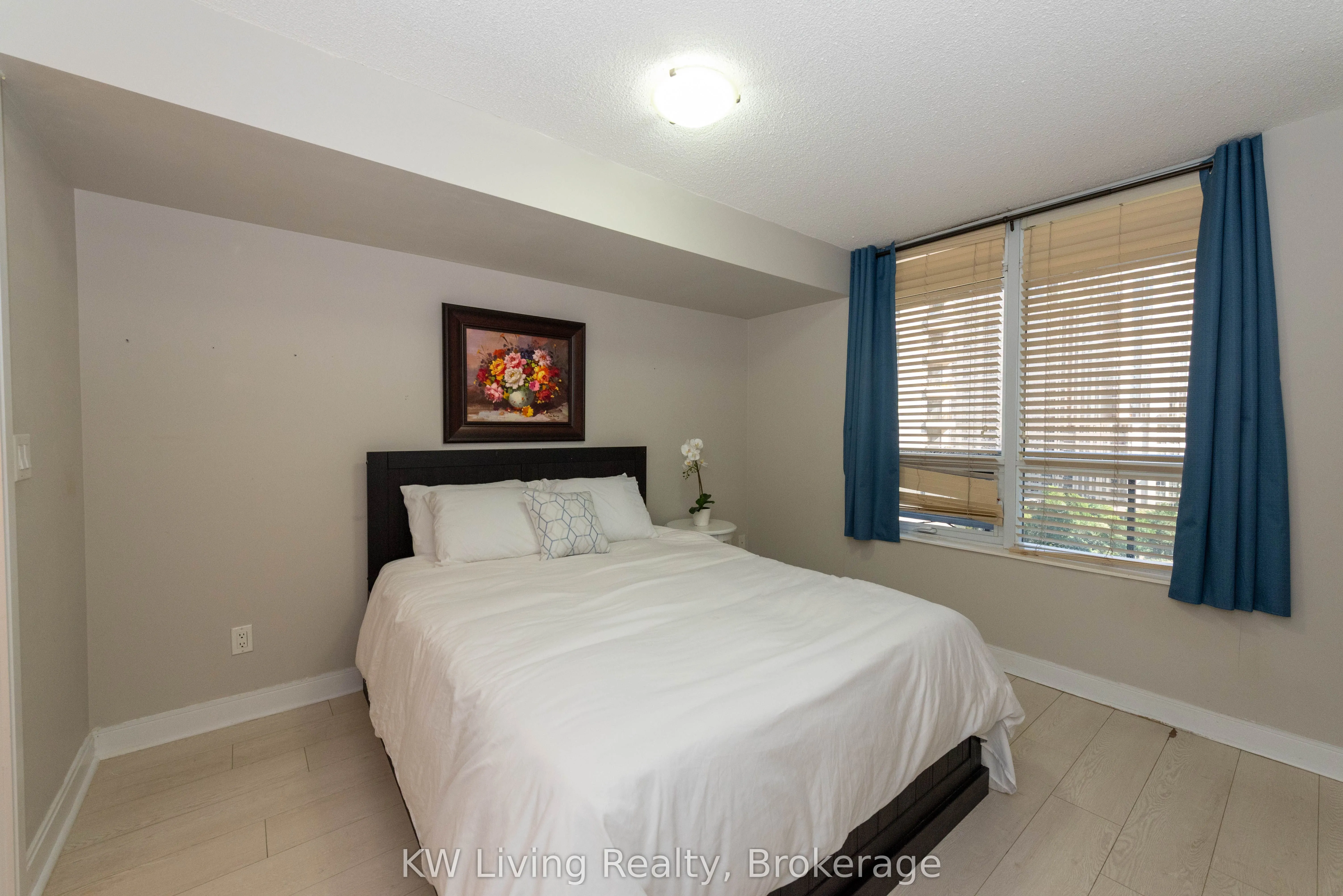 330 Burnhamthorpe Road W, #1008