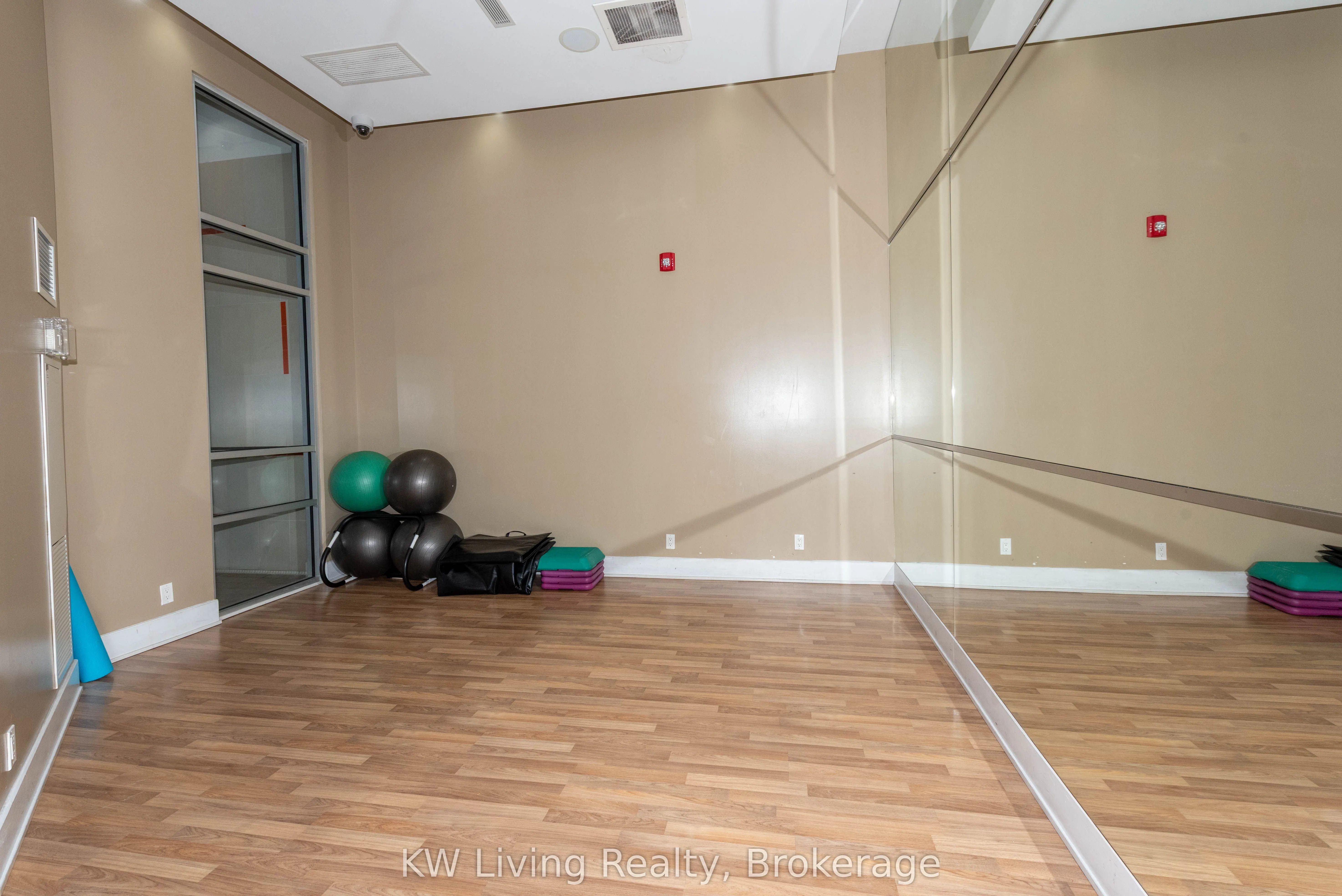 330 Burnhamthorpe Road W, #1008