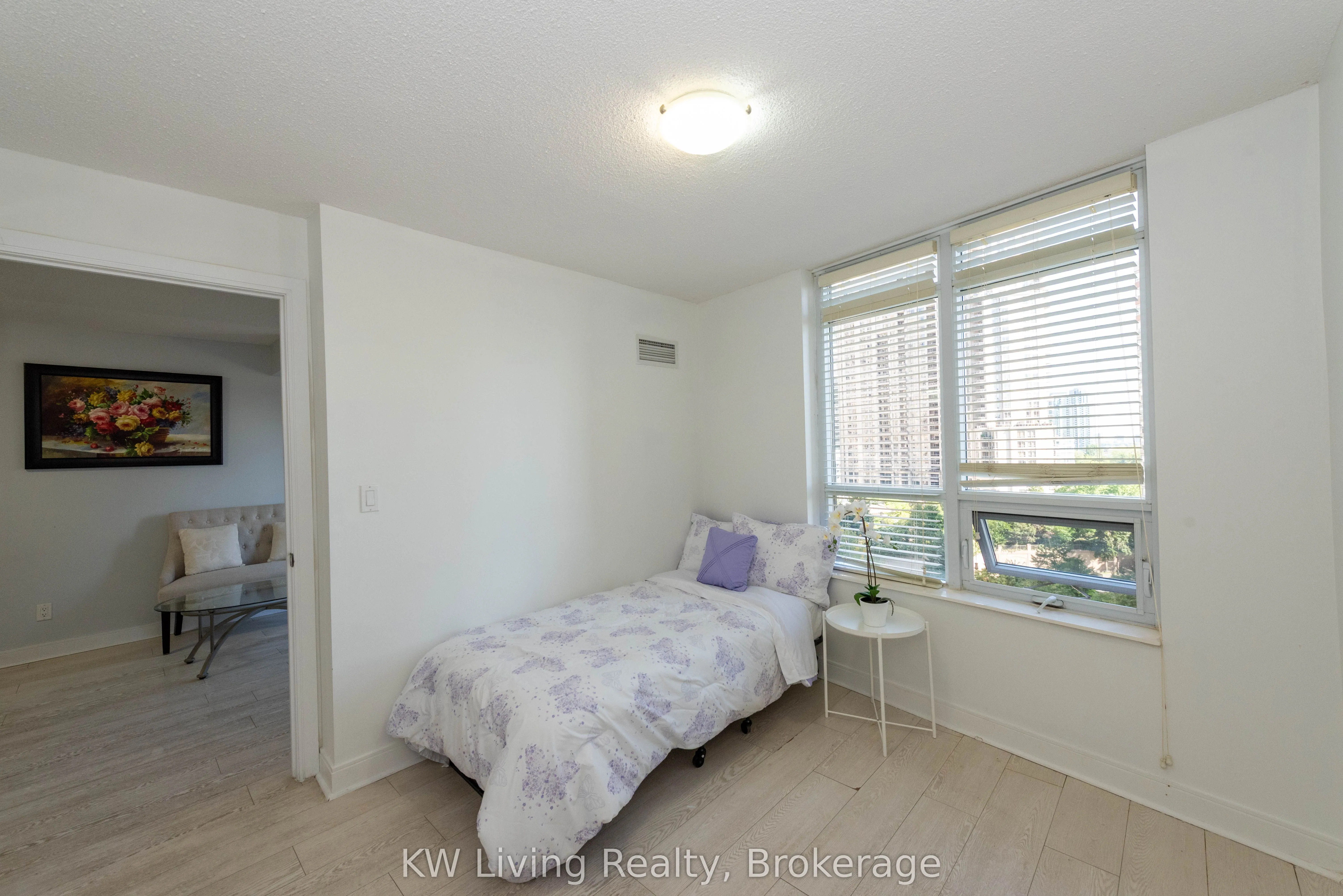 330 Burnhamthorpe Road W, #1008