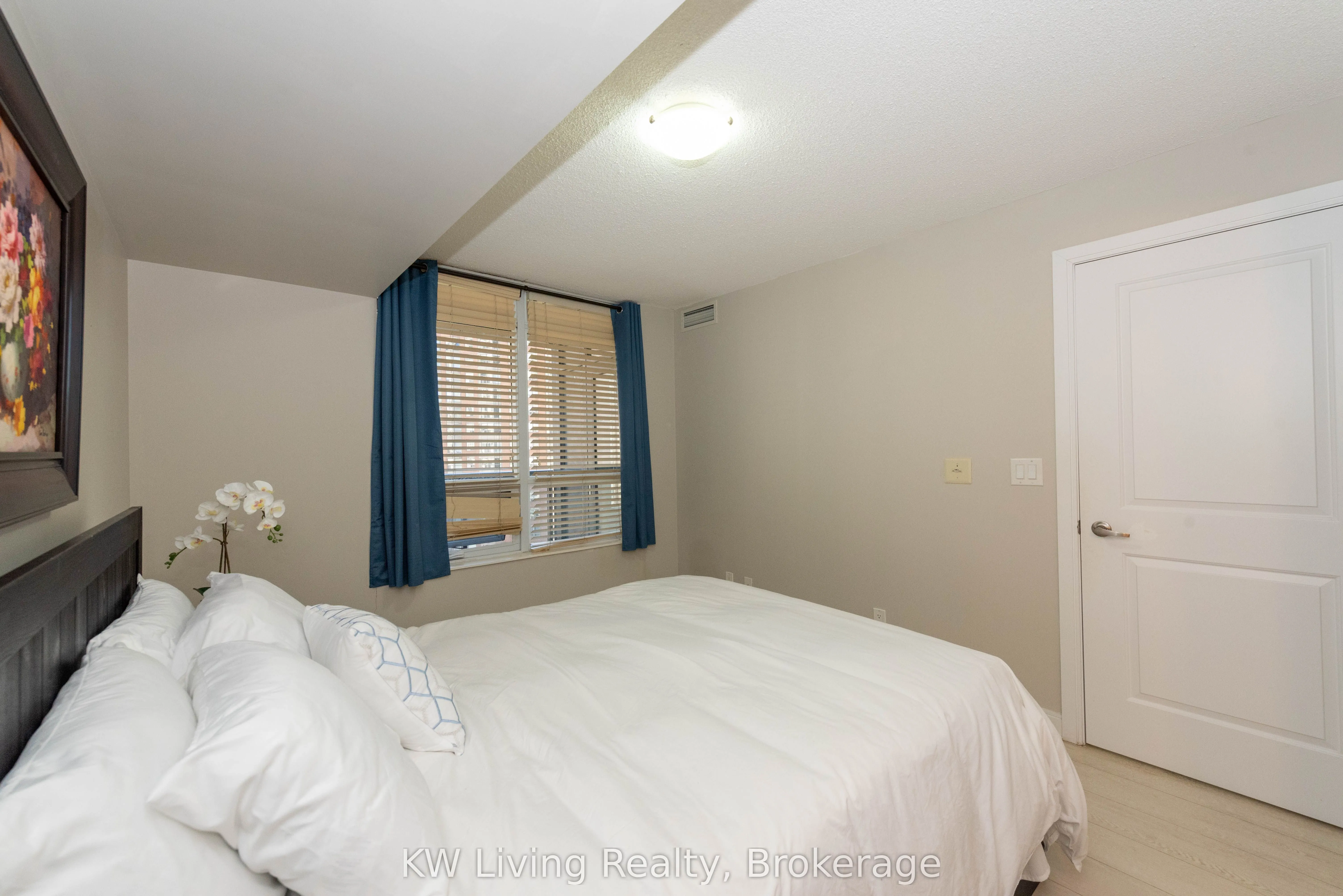 330 Burnhamthorpe Road W, #1008