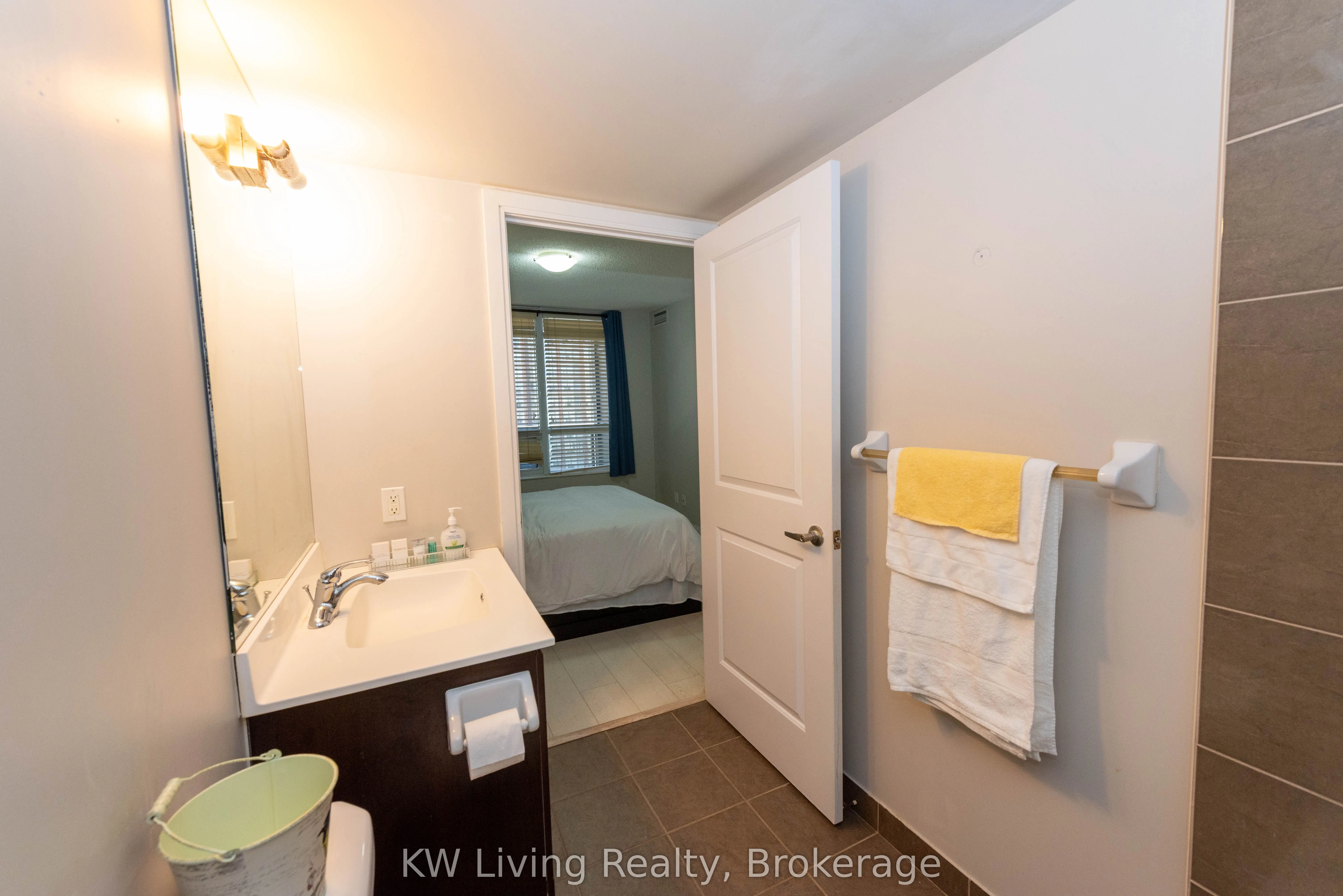 330 Burnhamthorpe Road W, #1008