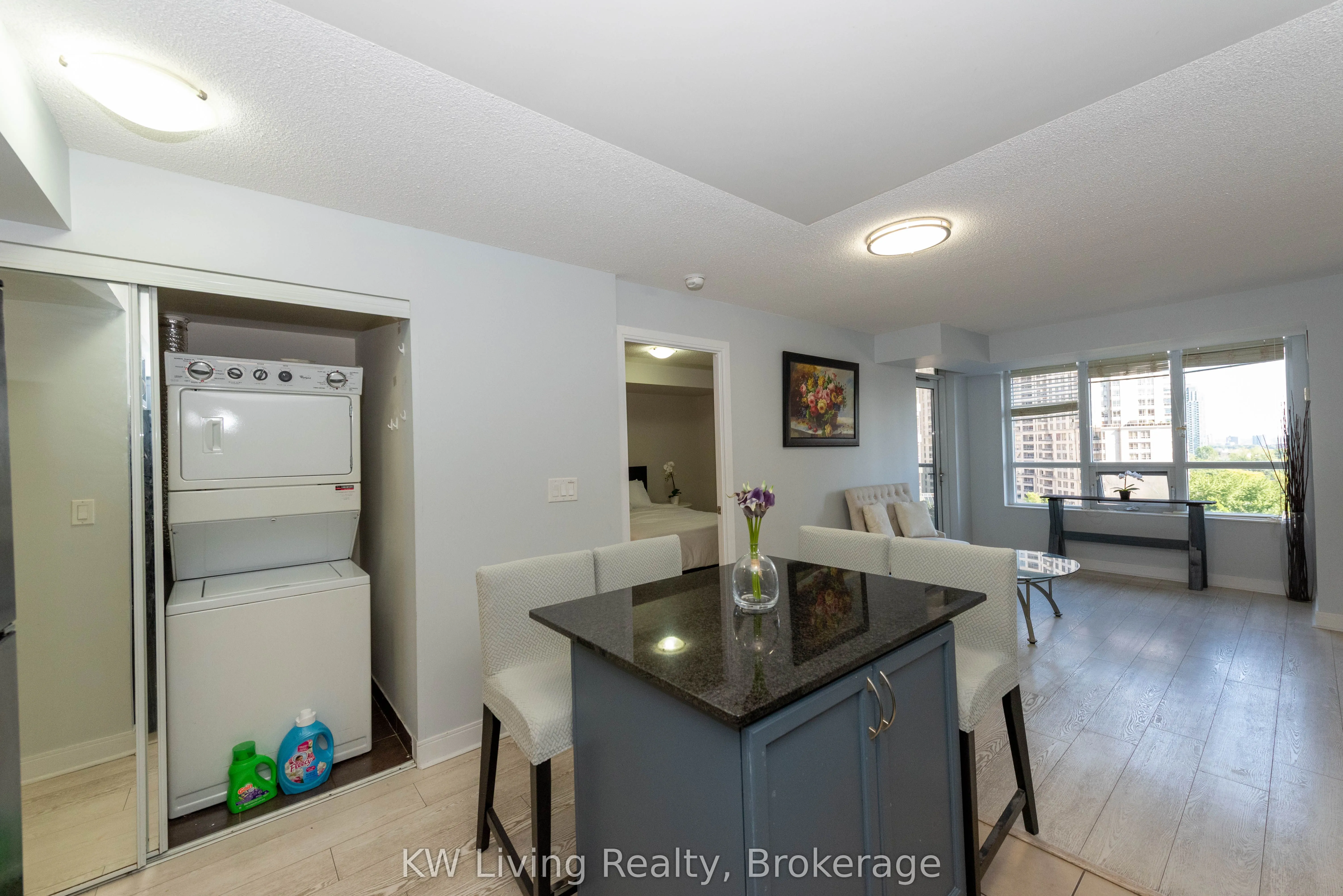 330 Burnhamthorpe Road W, #1008