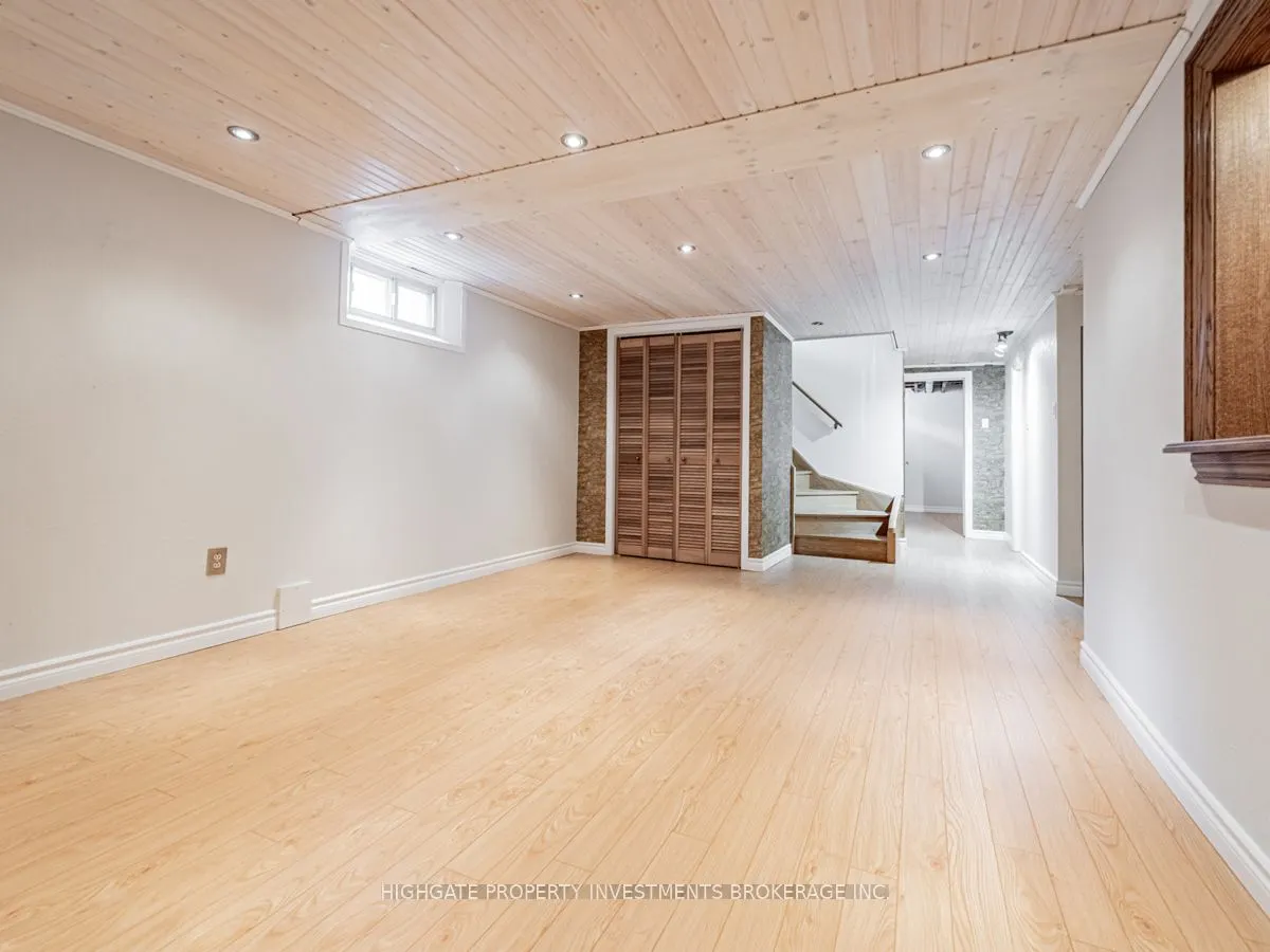 82 Ravenscrest Drive