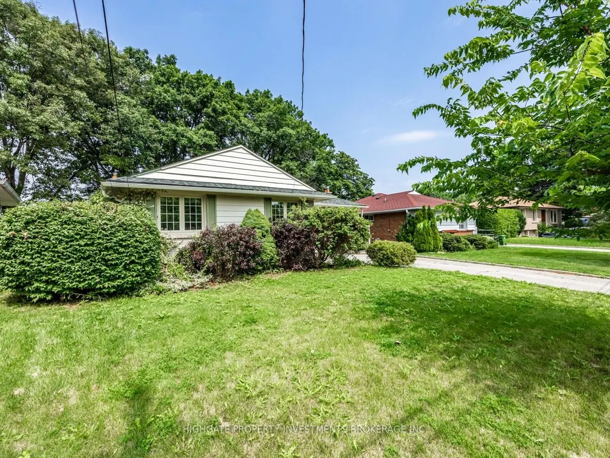 82 Ravenscrest Drive