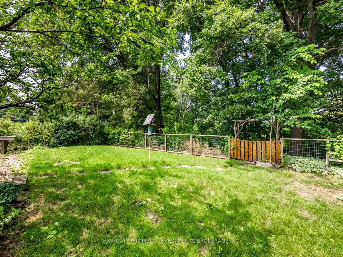 82 Ravenscrest Drive