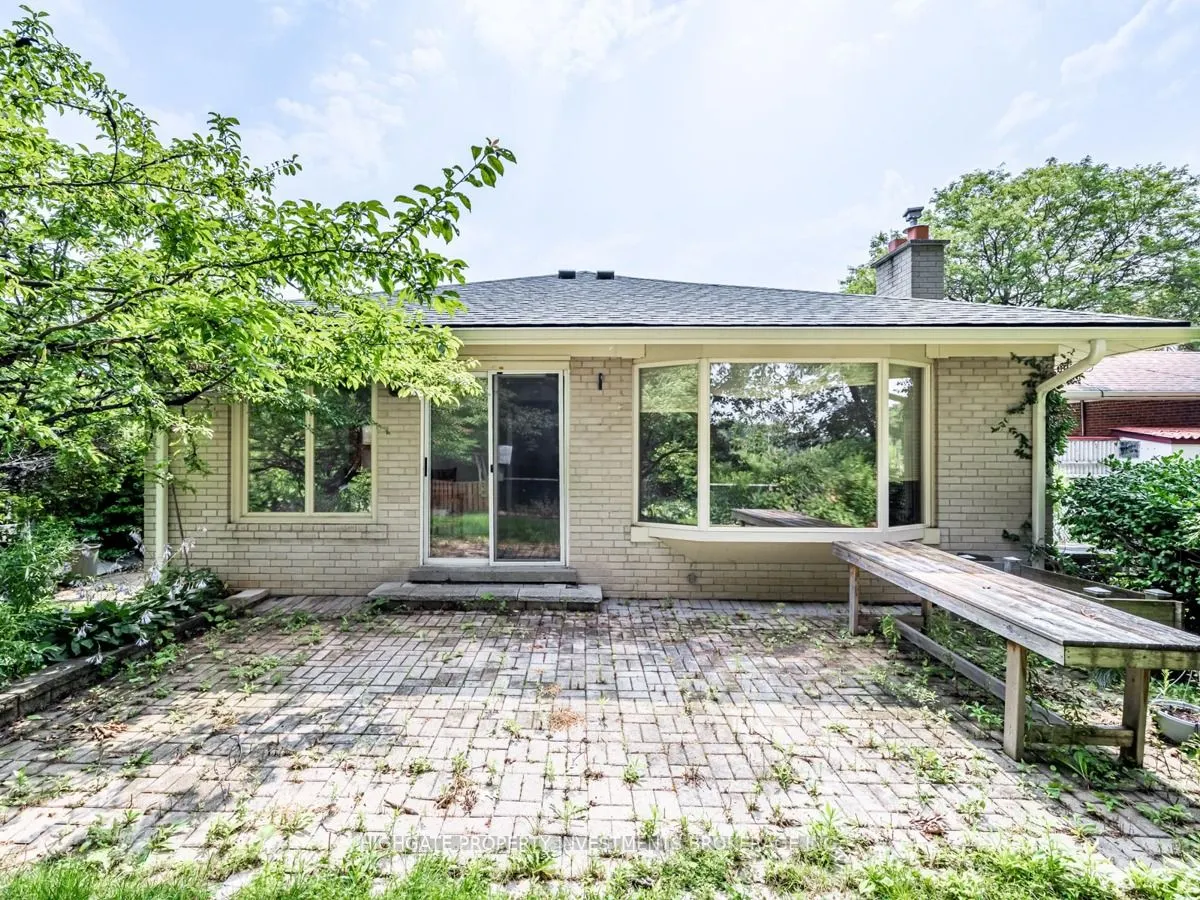 82 Ravenscrest Drive