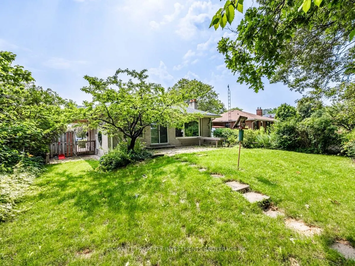 82 Ravenscrest Drive