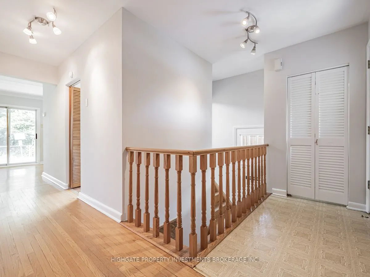 82 Ravenscrest Drive