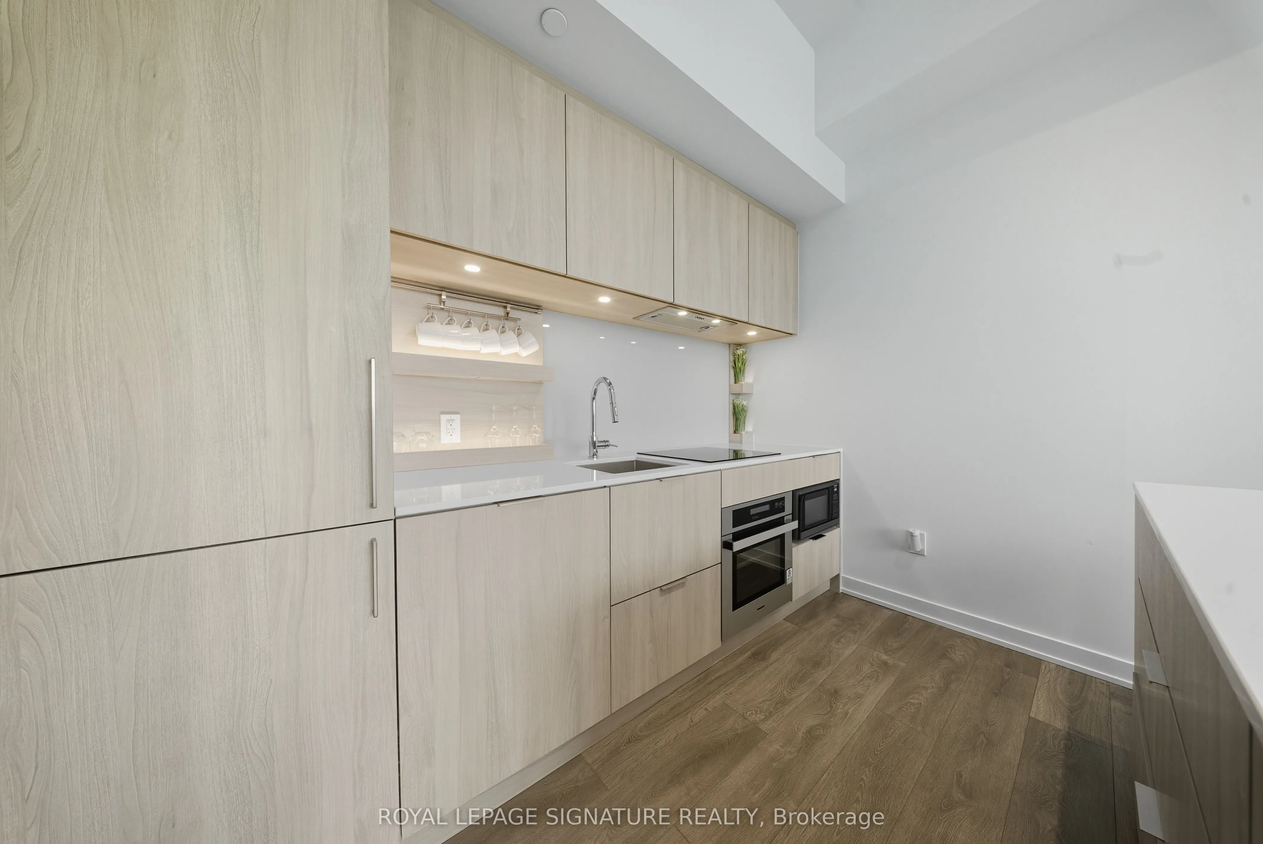 28 Ann Street, #802