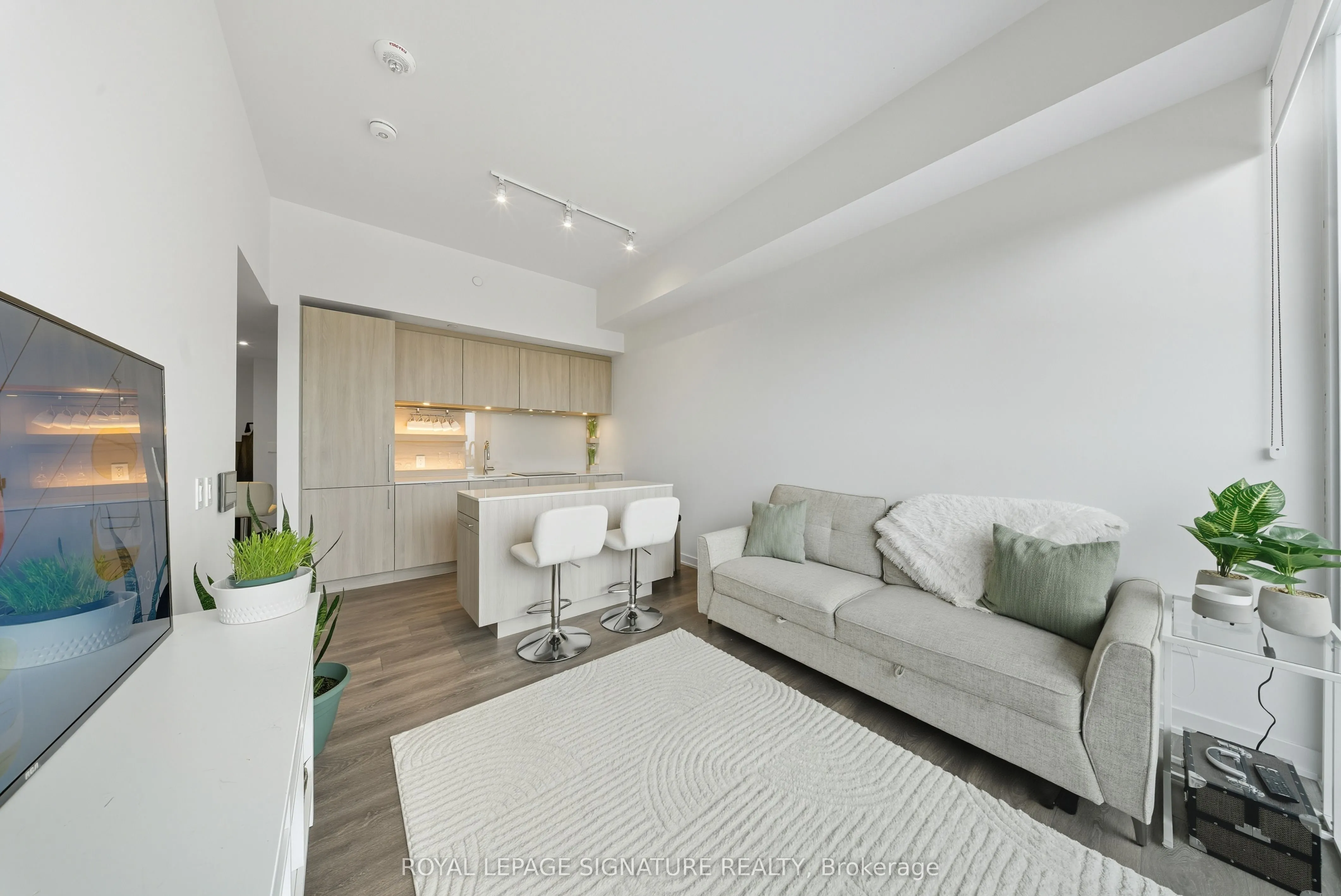 28 Ann Street, #802