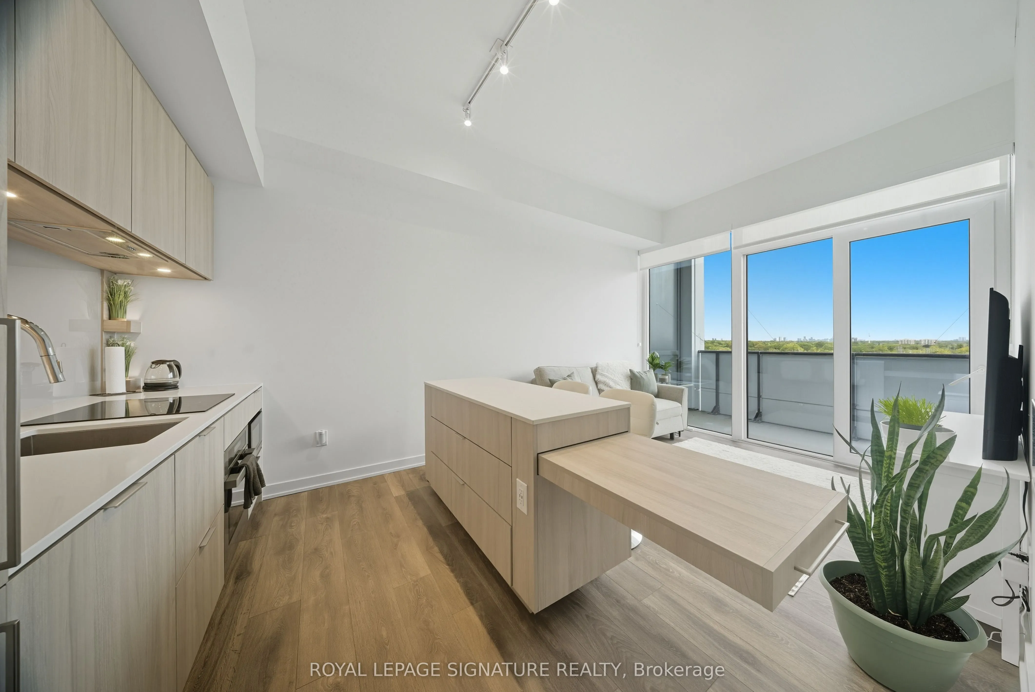 28 Ann Street, #802