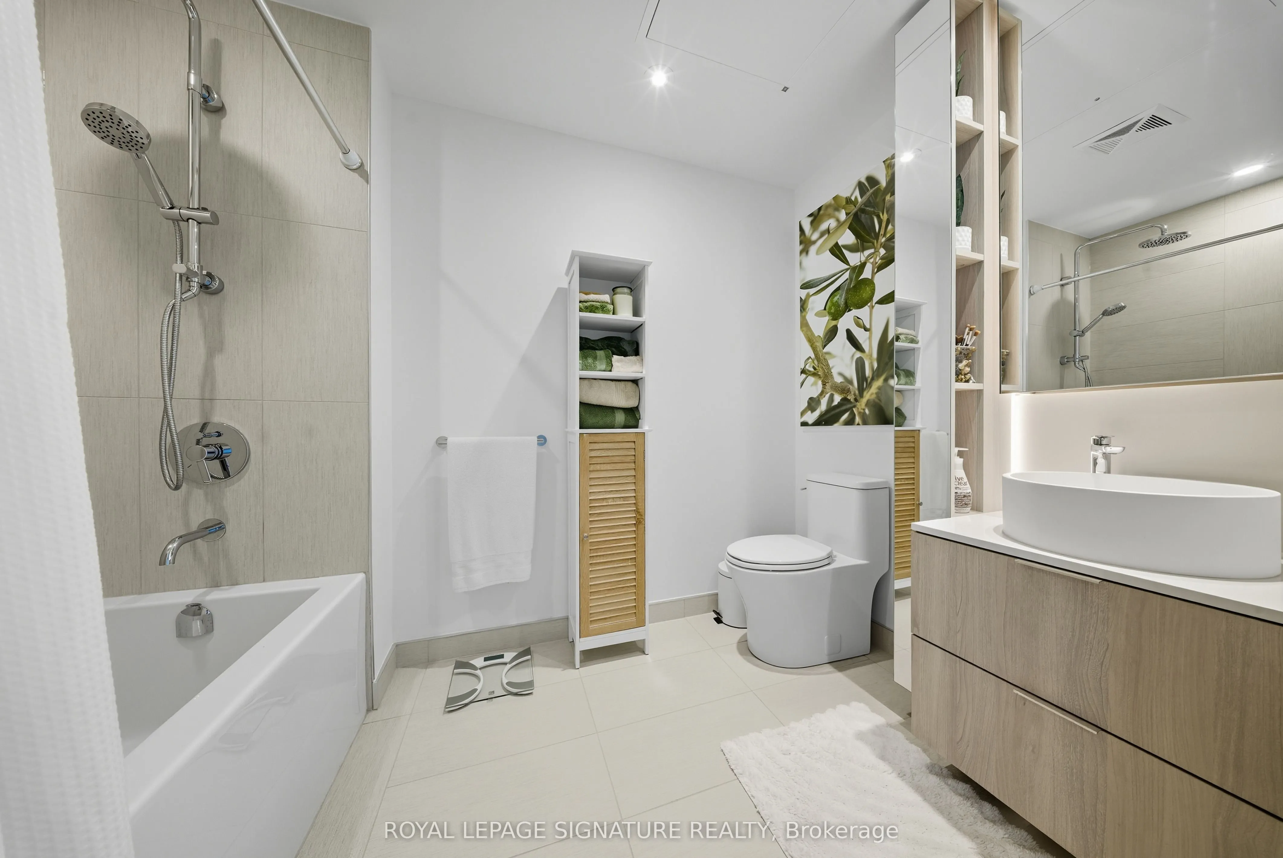 28 Ann Street, #802