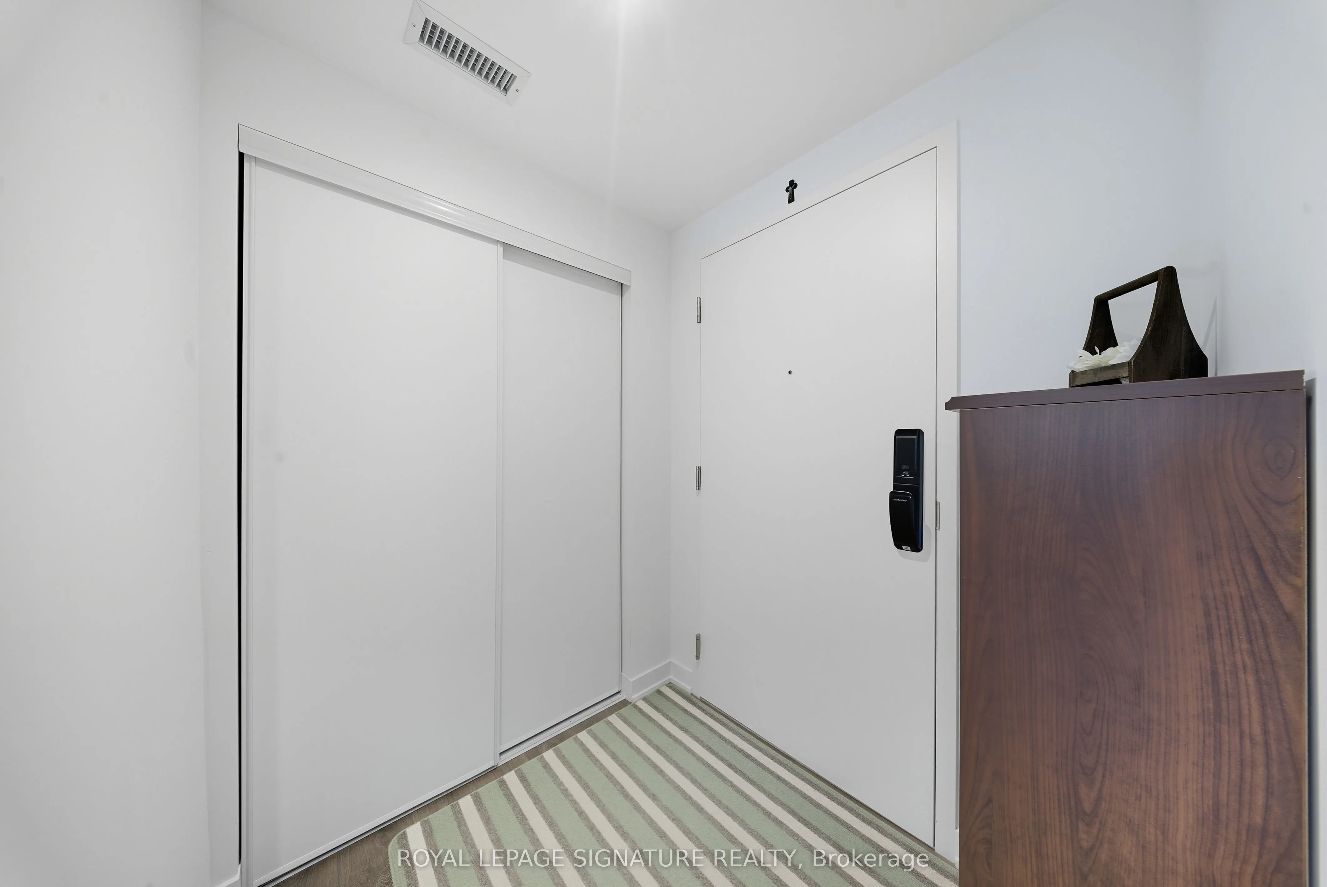 28 Ann Street, #802