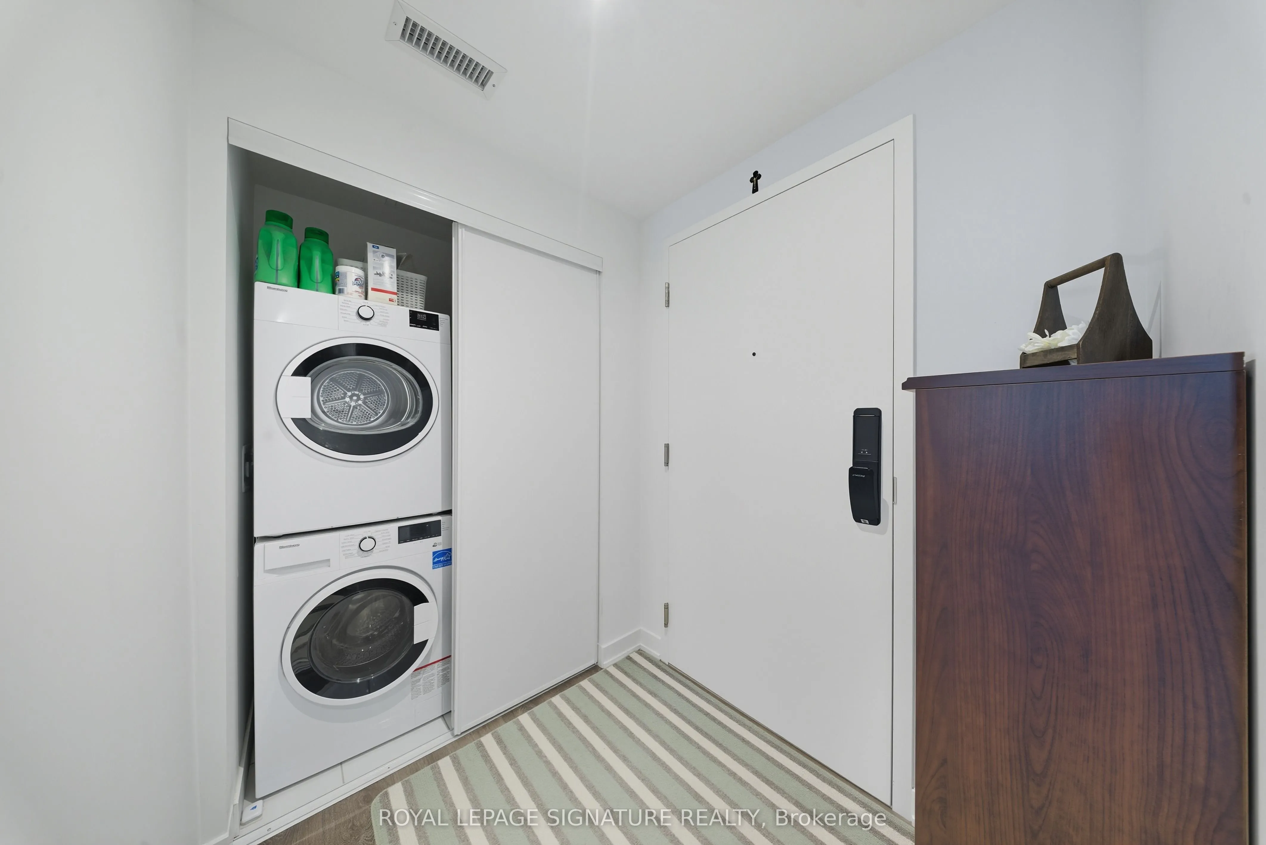 28 Ann Street, #802