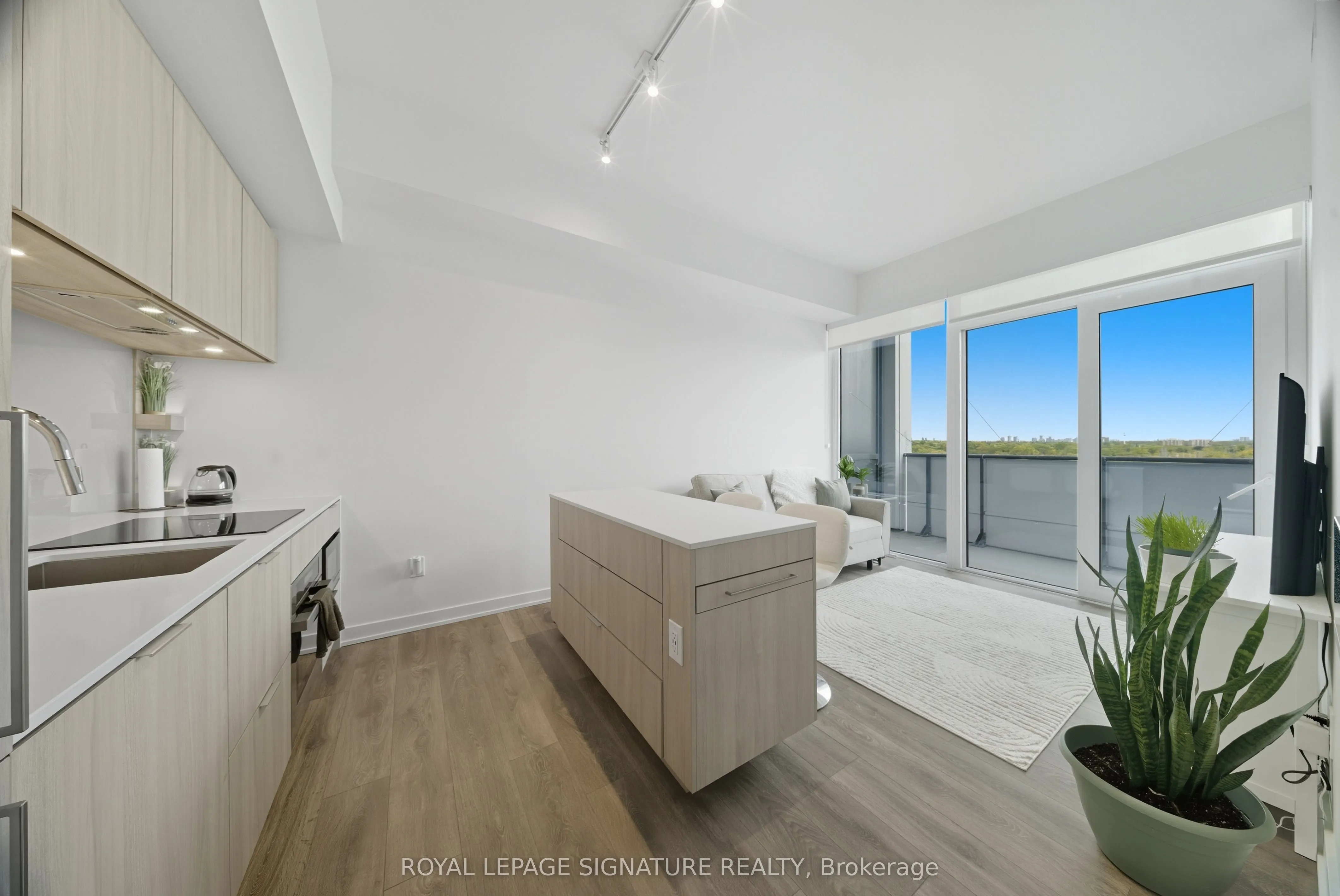 28 Ann Street, #802