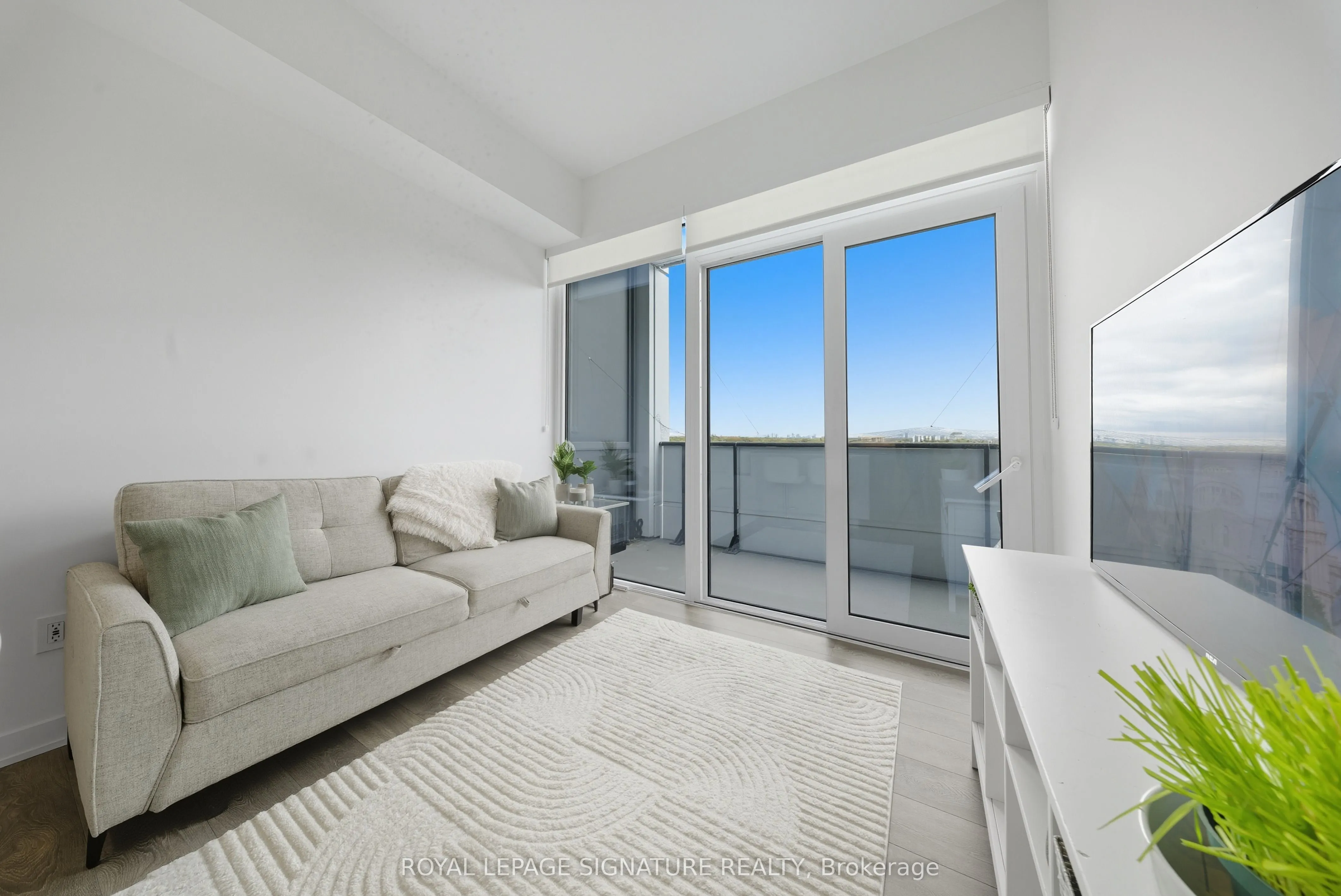 28 Ann Street, #802