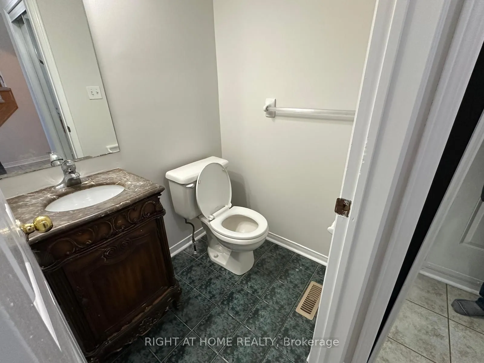 3368 Scotch Pine Gate