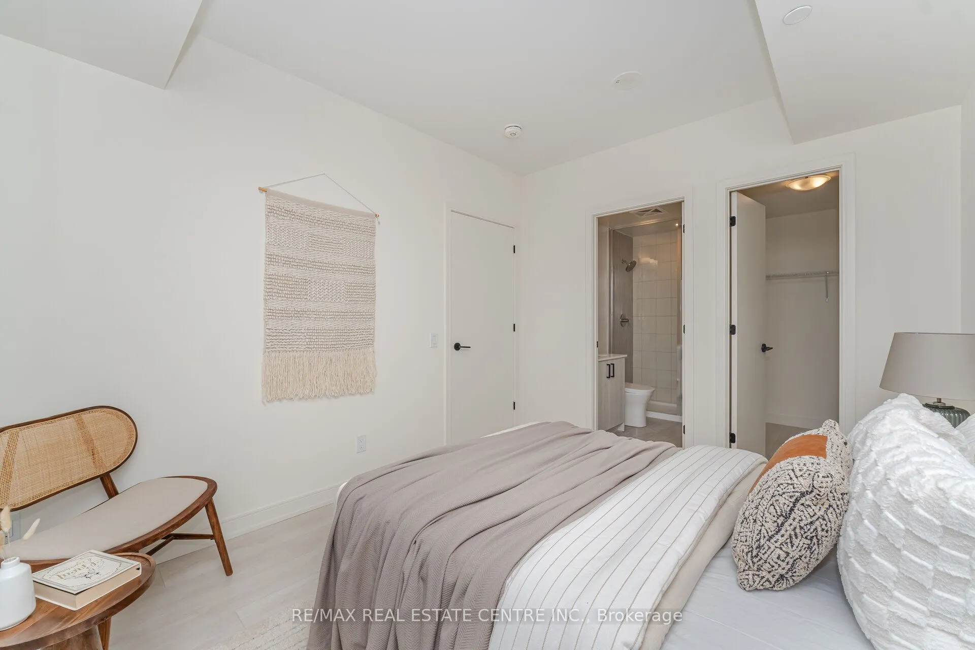 8010 Derry Road, #201