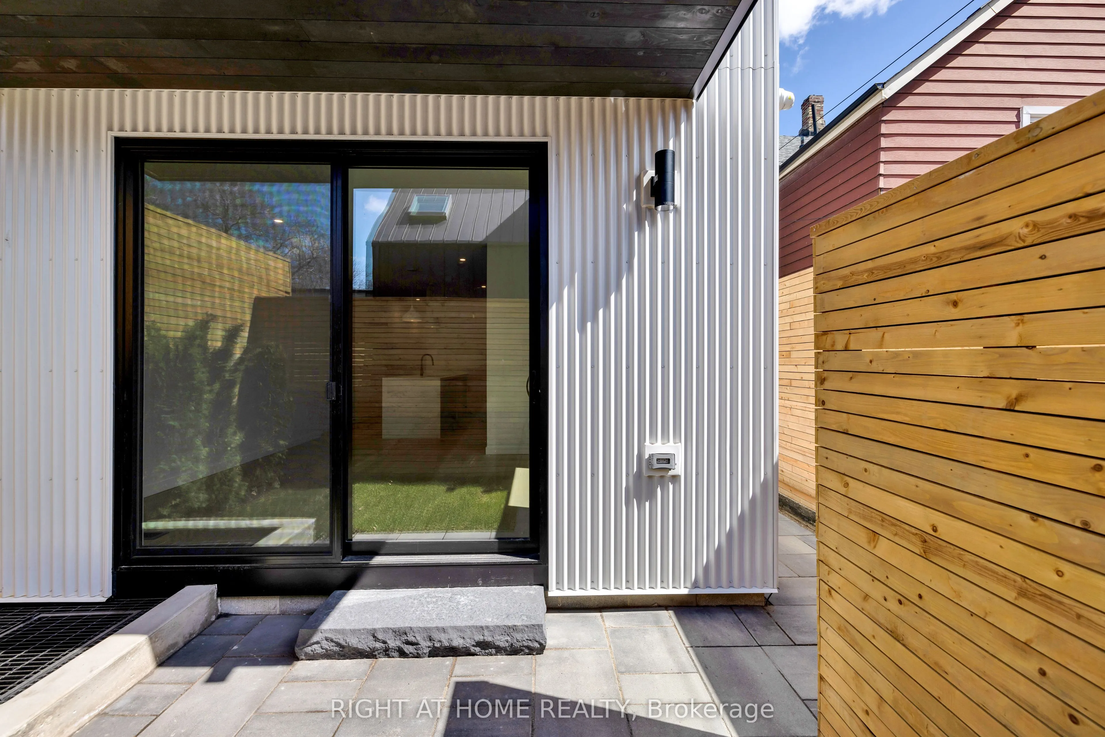 86 Lansdowne Avenue, #Unit #2