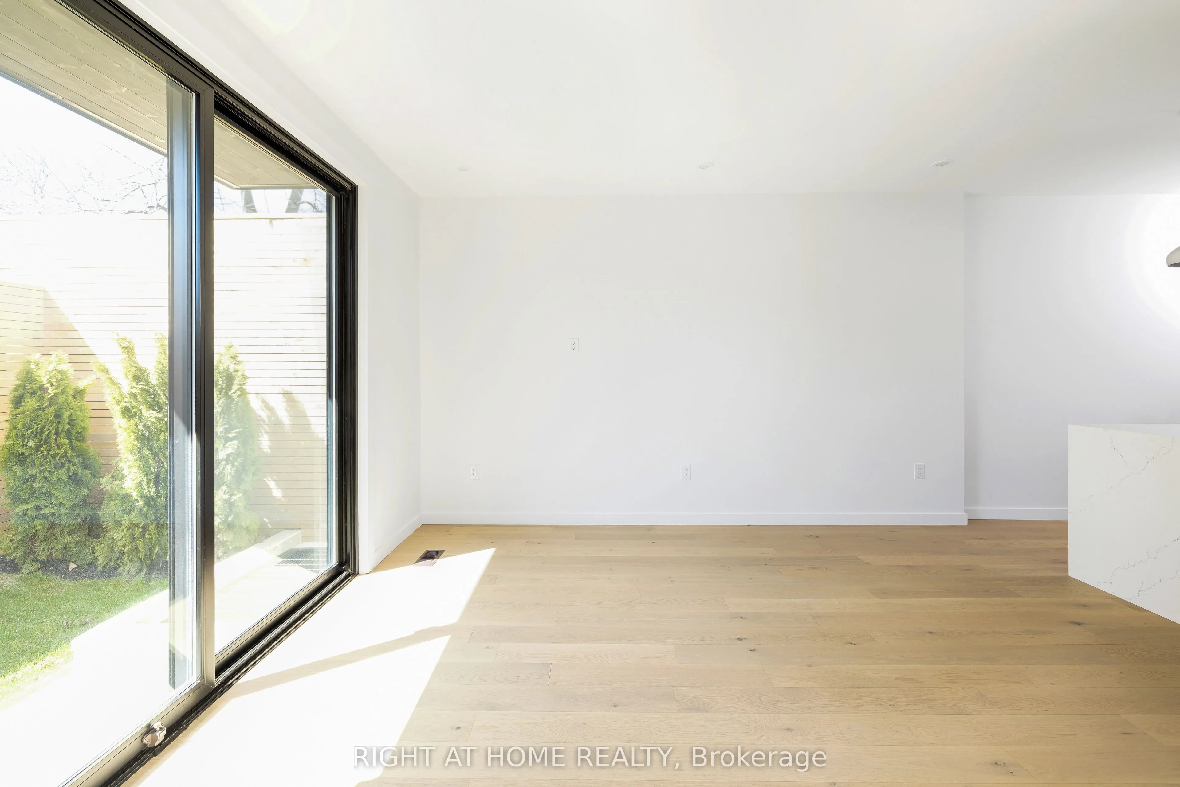 86 Lansdowne Avenue, #Unit #2