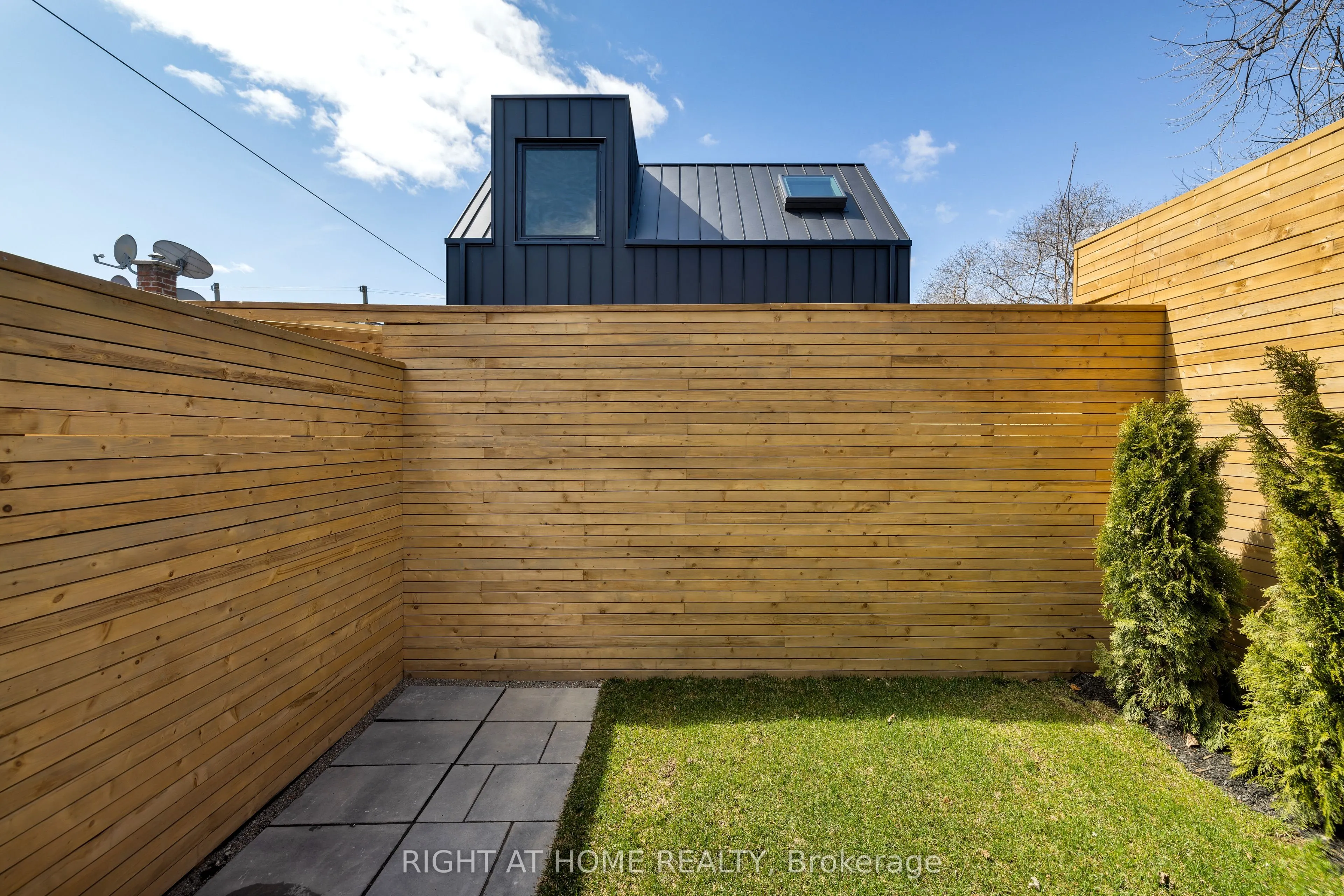 86 Lansdowne Avenue, #Unit #2