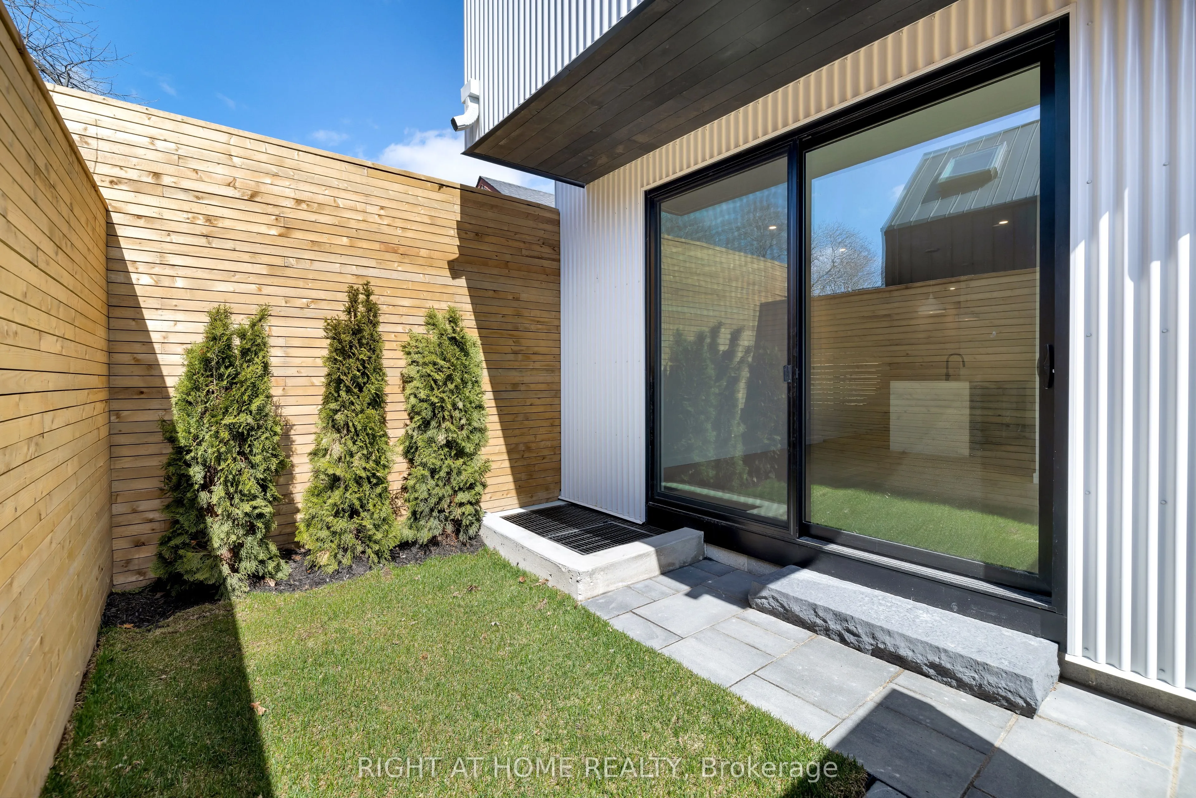 86 Lansdowne Avenue, #Unit #2