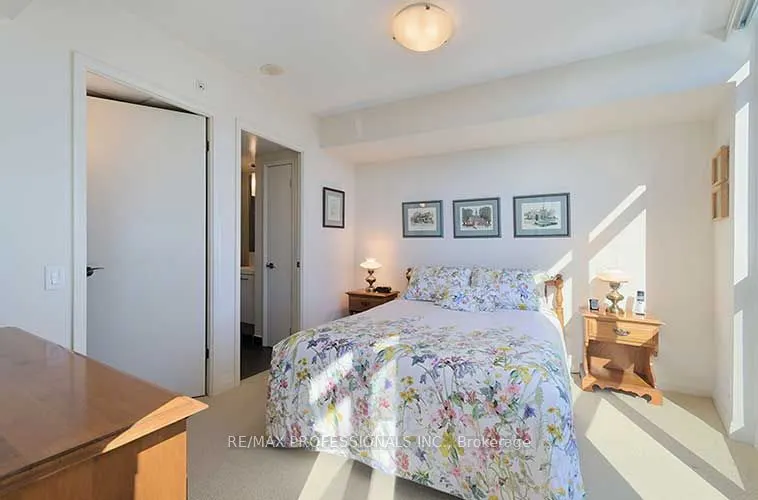 1 Valhalla Inn Road, #1202