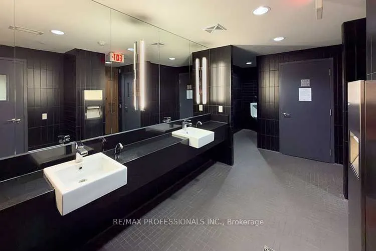 1 Valhalla Inn Road, #1202