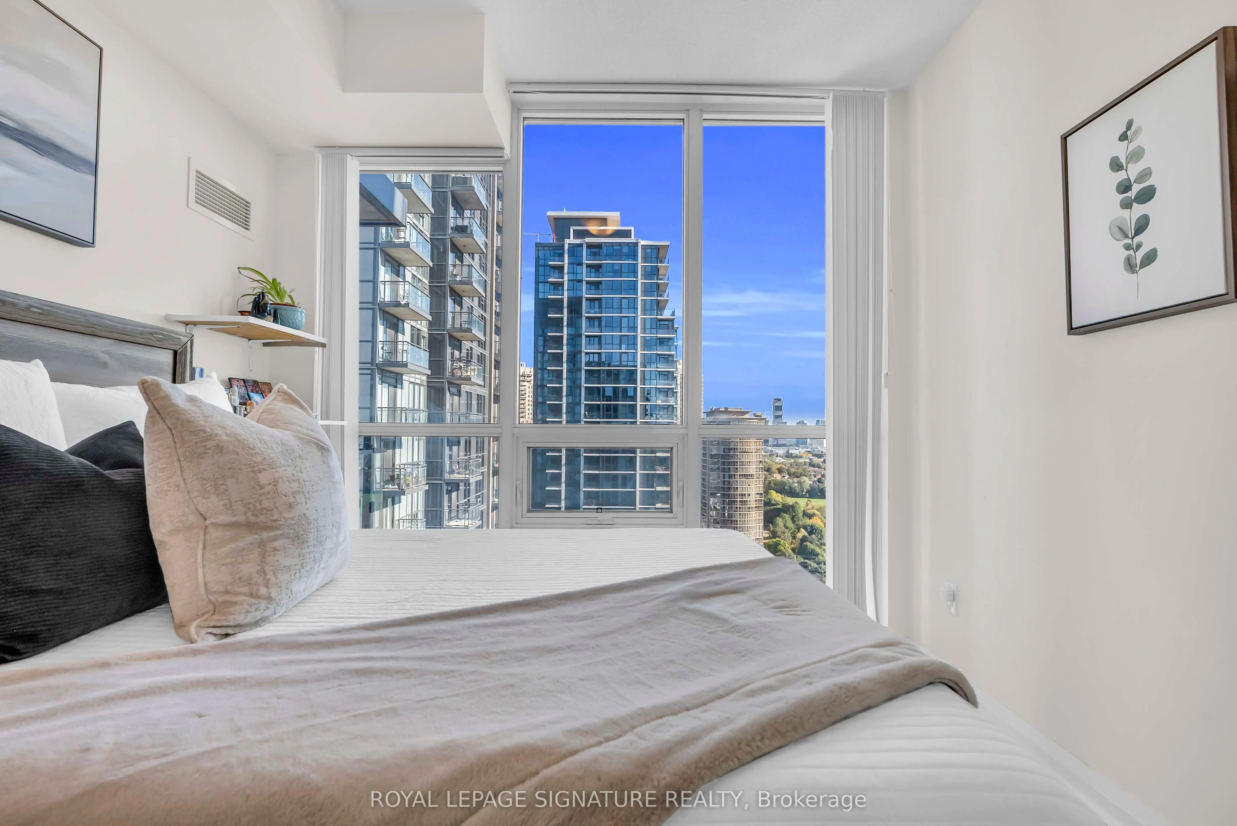 5033 Four Springs Avenue, #1811