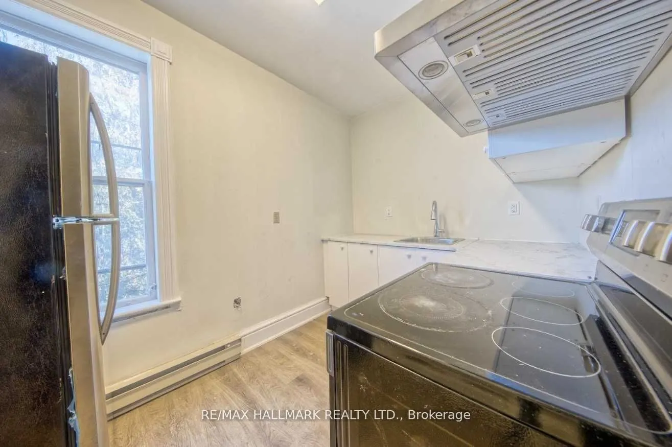 46 Springhurst Avenue, #Upper