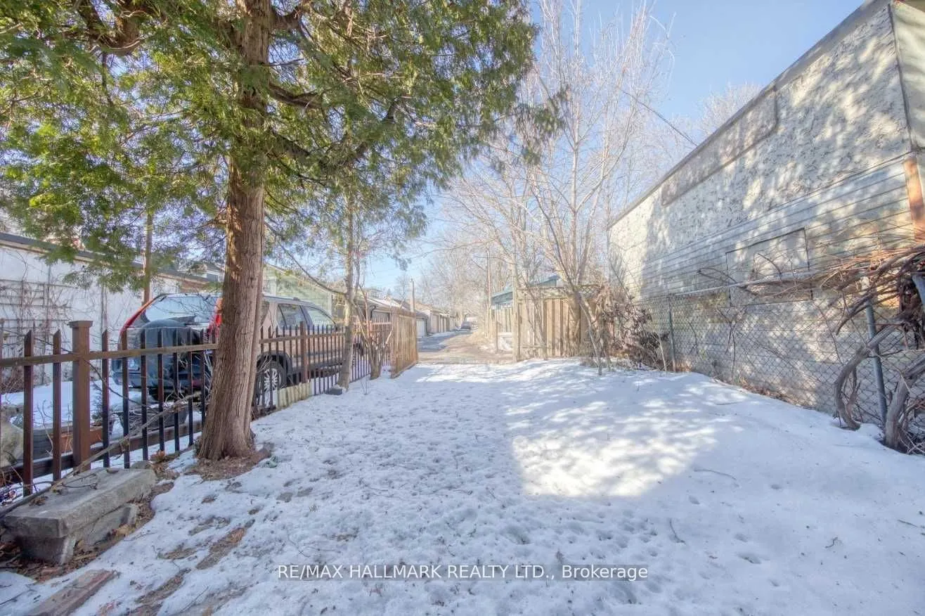 46 Springhurst Avenue, #Upper
