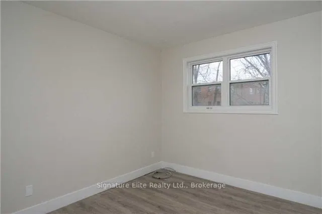 112 Alder Crescent, #302