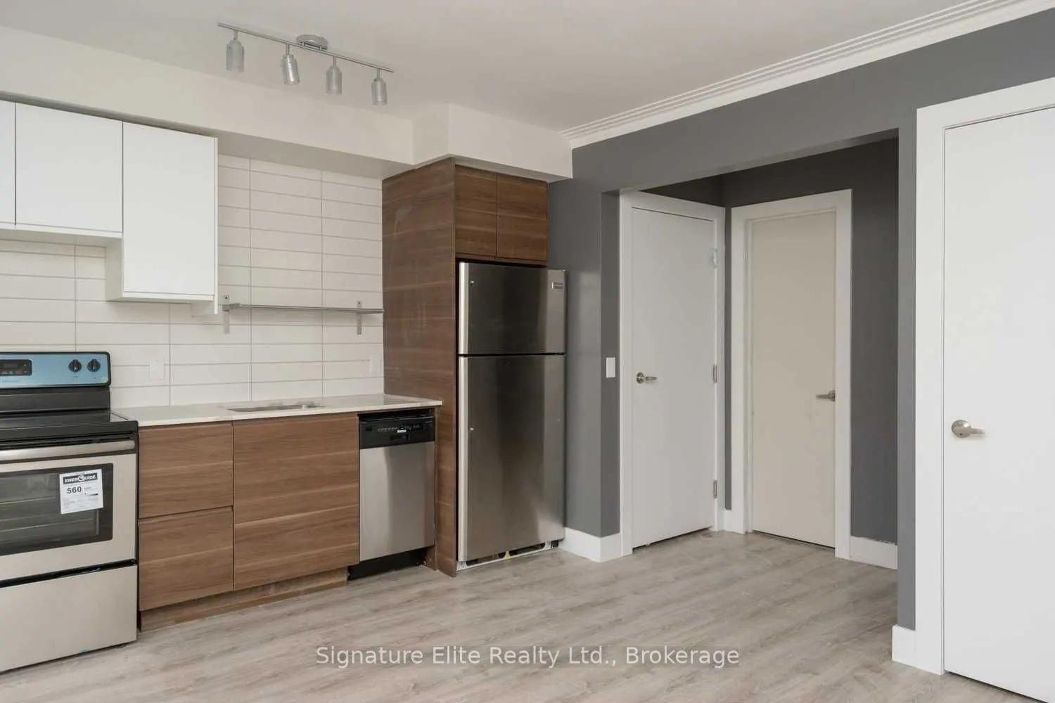 112 Alder Crescent, #302