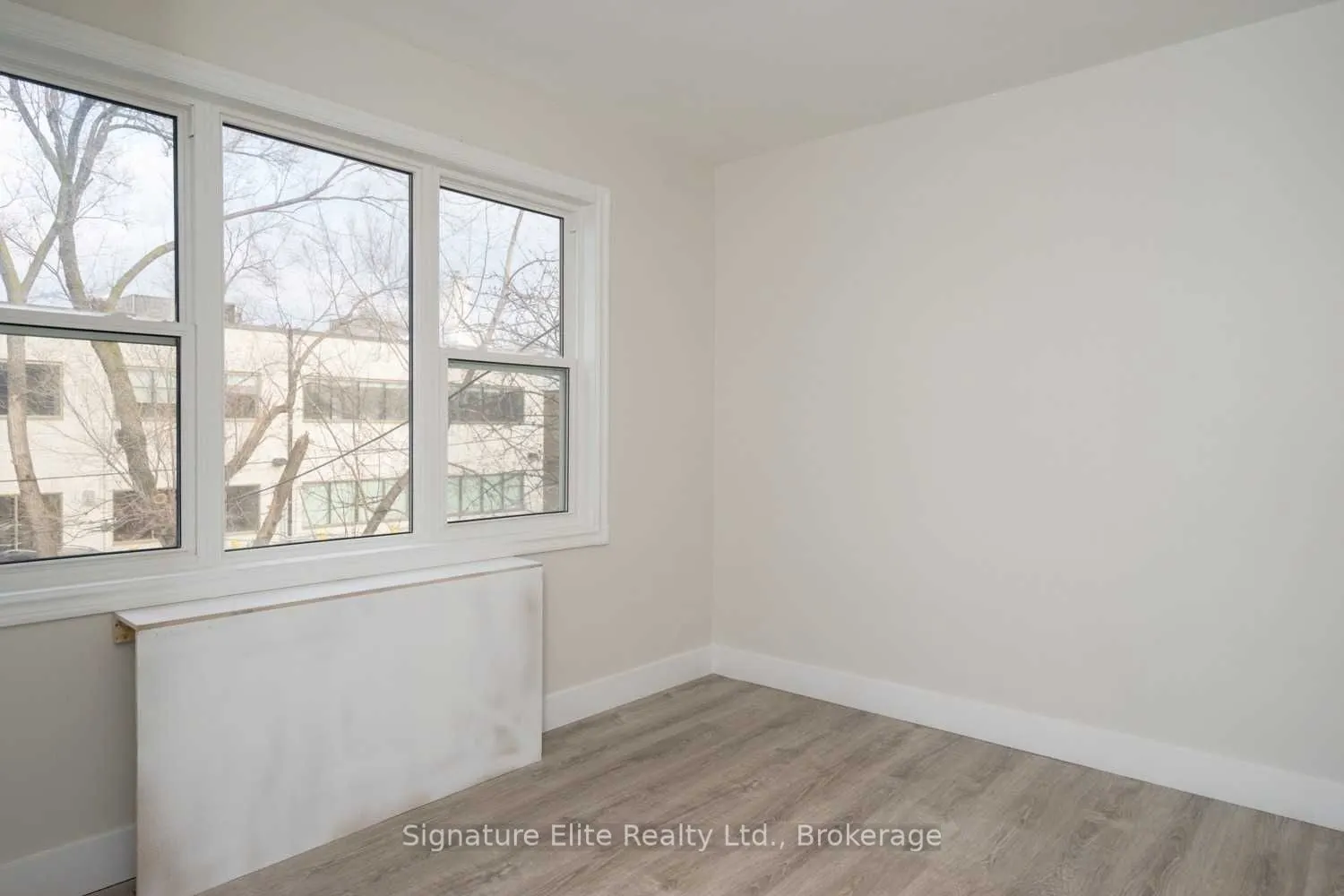112 Alder Crescent, #302