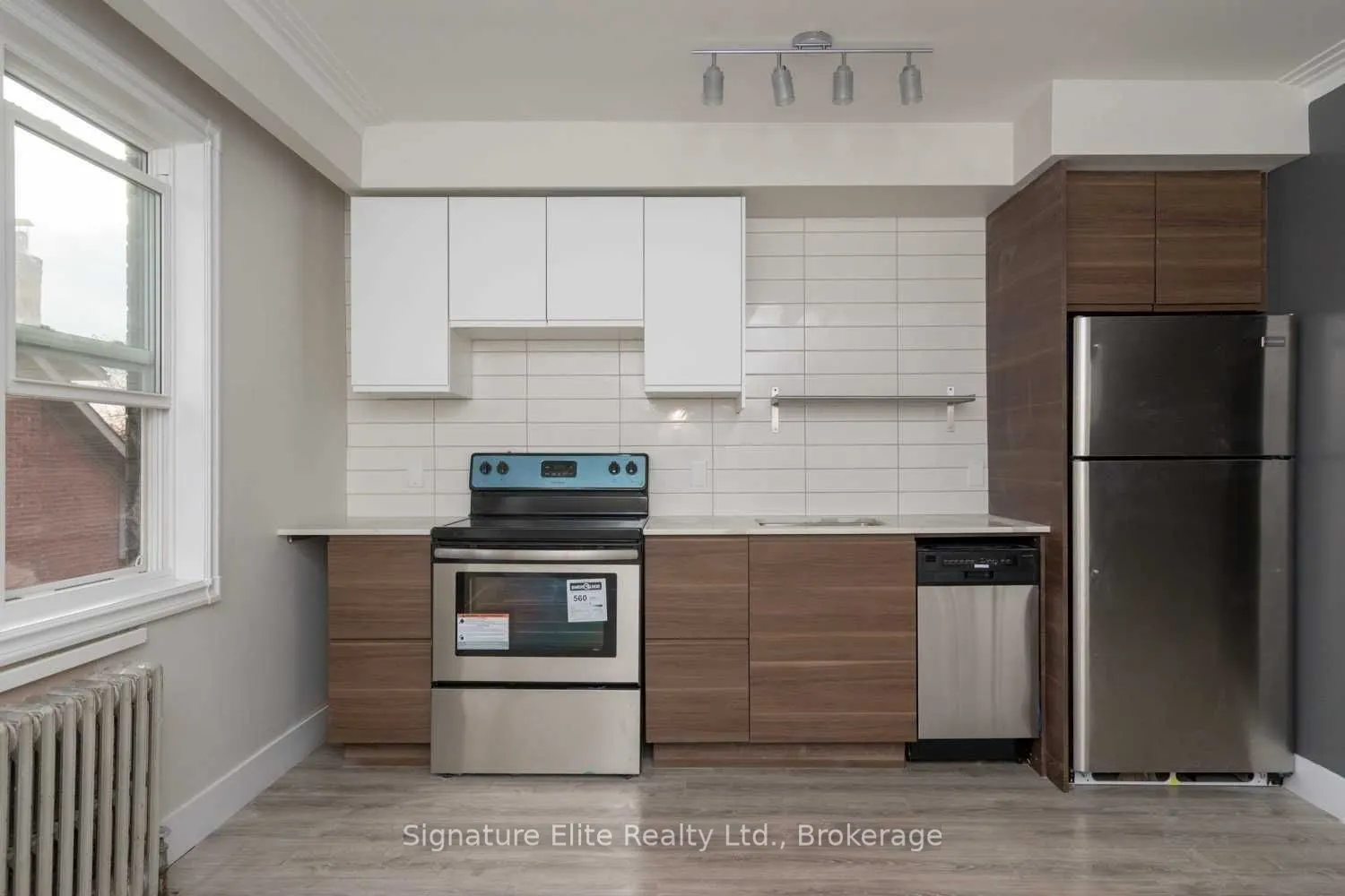 112 Alder Crescent, #302