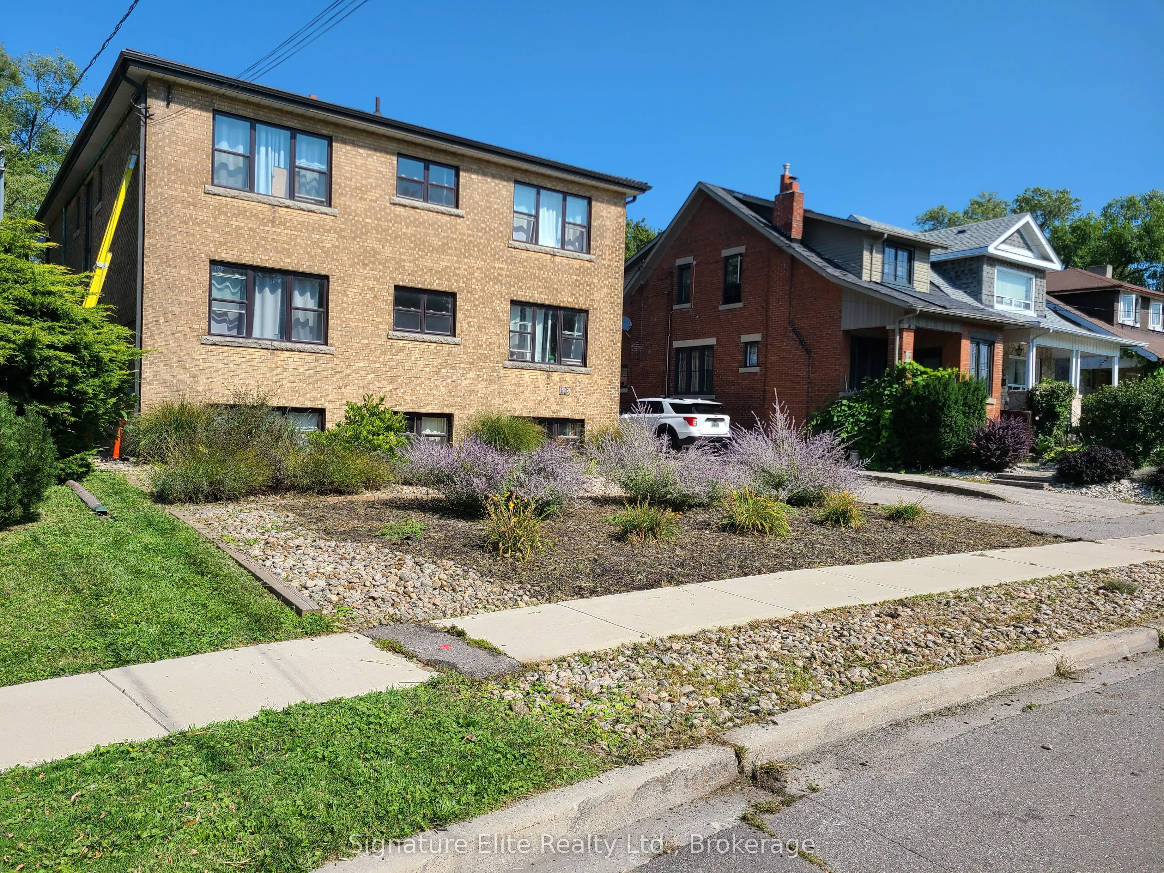 112 Alder Crescent, #302