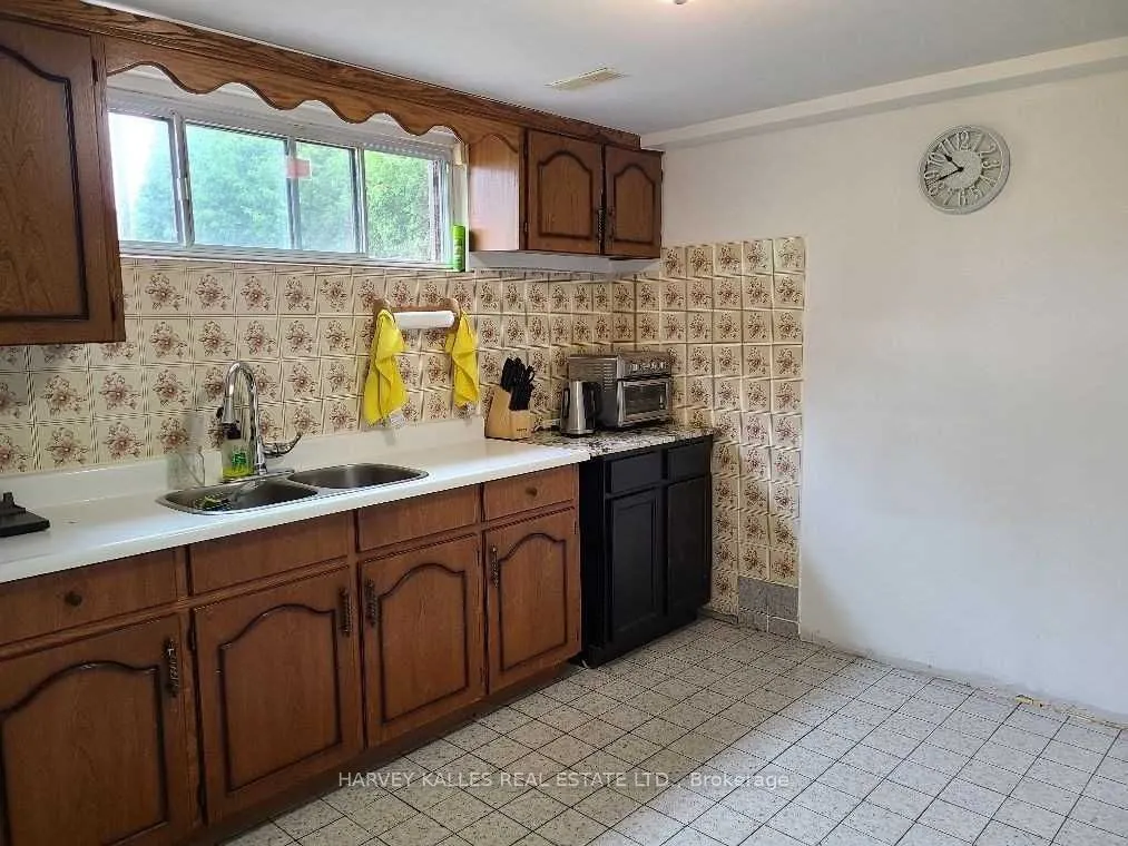 2379 Hensall Street, #Lower