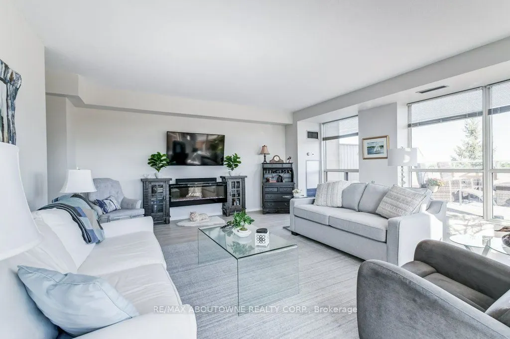 2511 Lakeshore Road W, #519