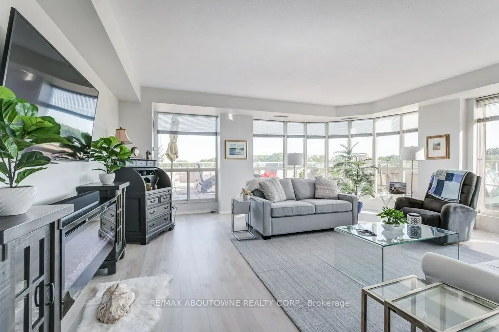2511 Lakeshore Road W, #519