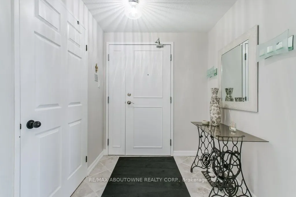 2511 Lakeshore Road W, #519