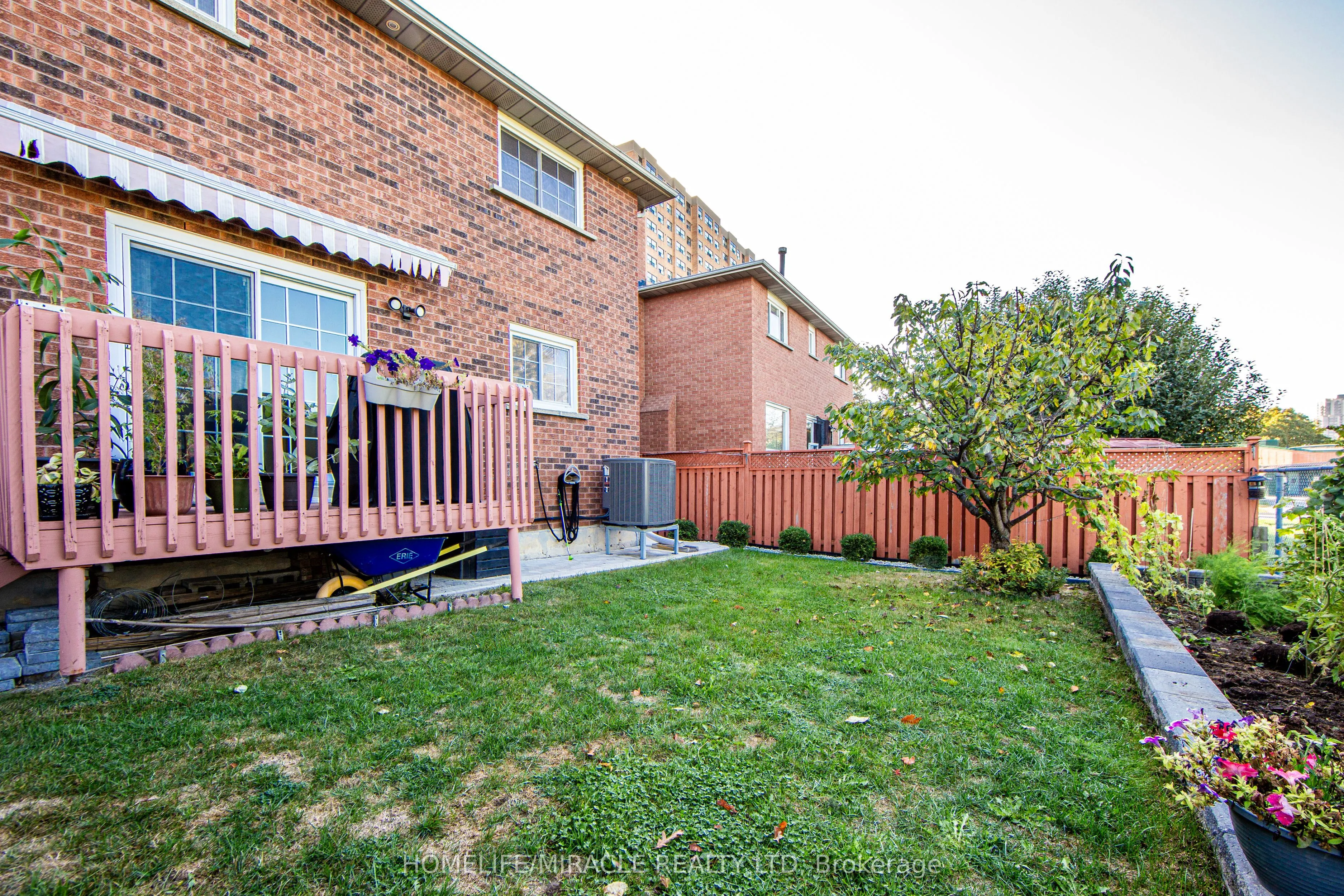 89 Woodlot Crescent