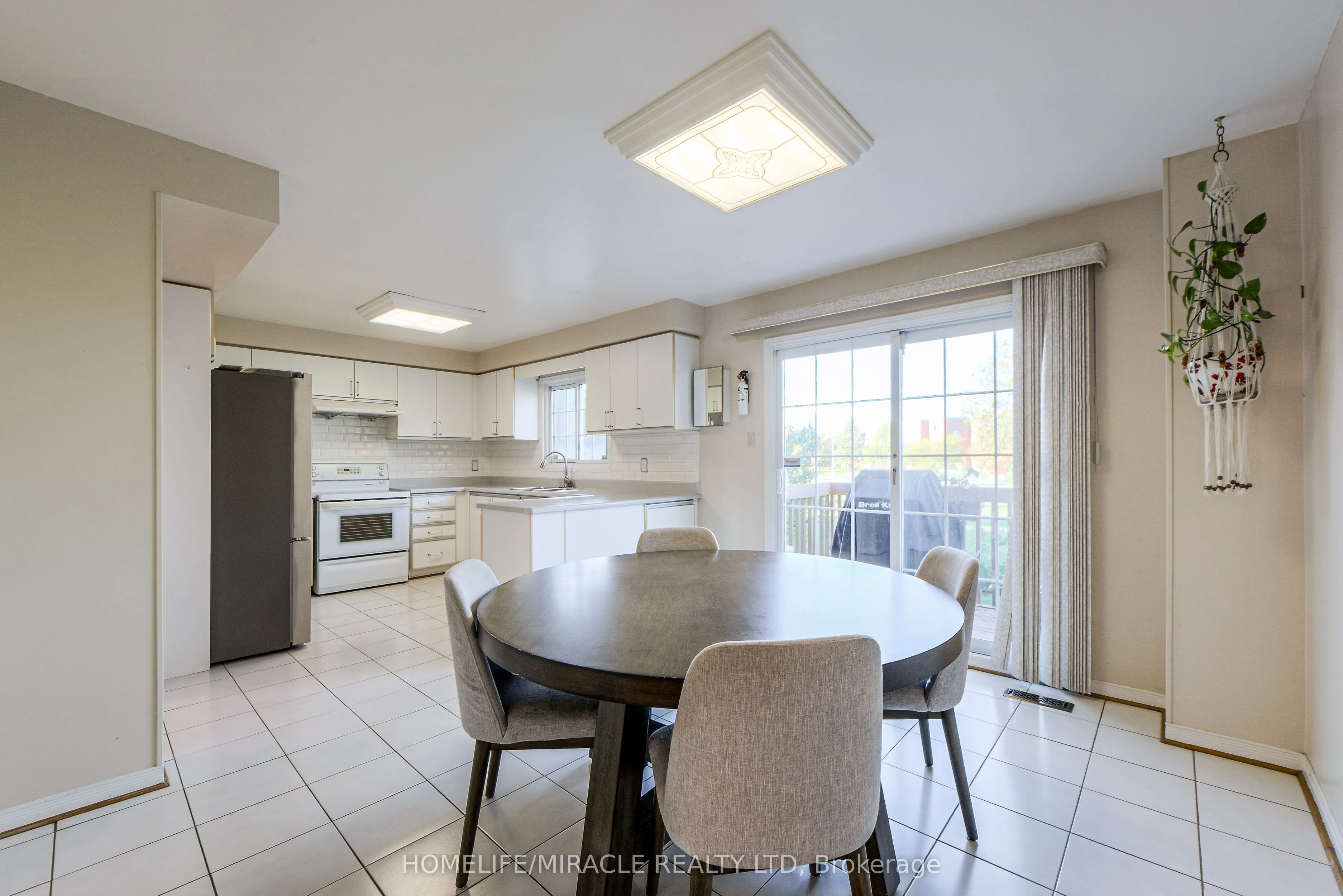 89 Woodlot Crescent