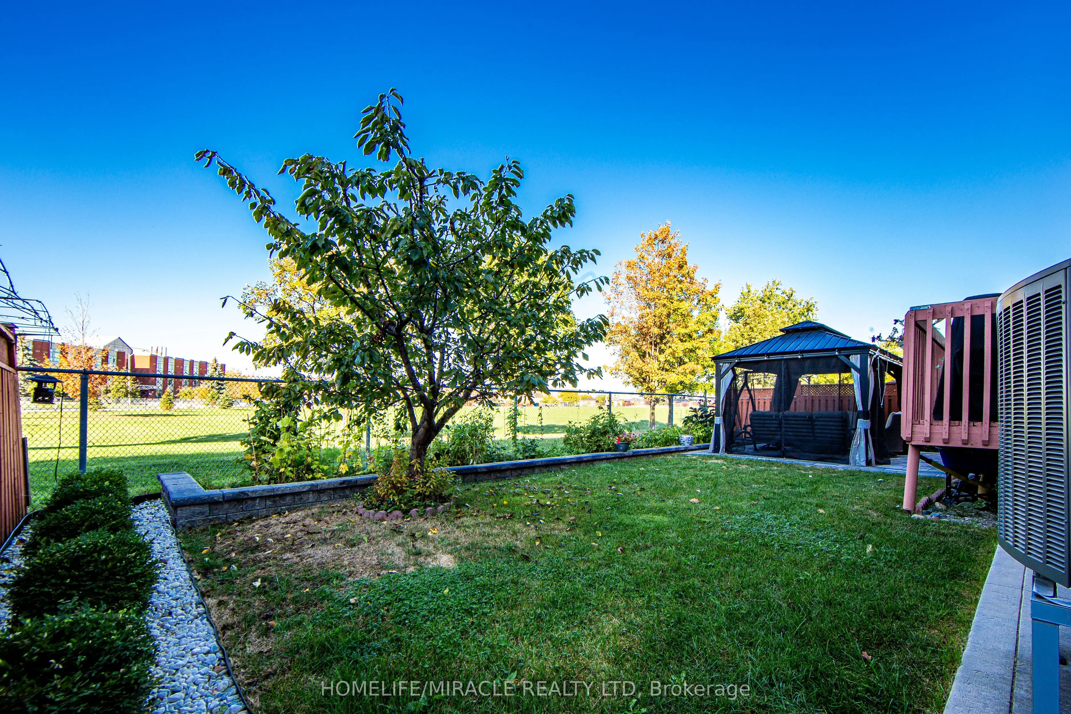 89 Woodlot Crescent