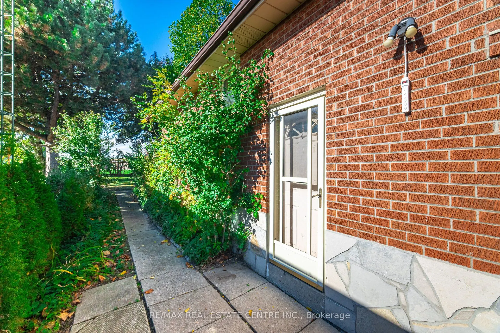 219 Mill Street S