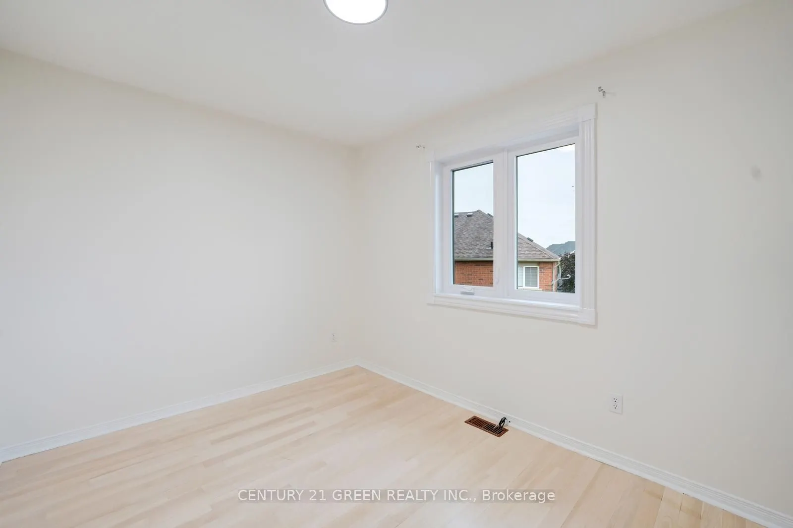 62 Saintsbury Crescent