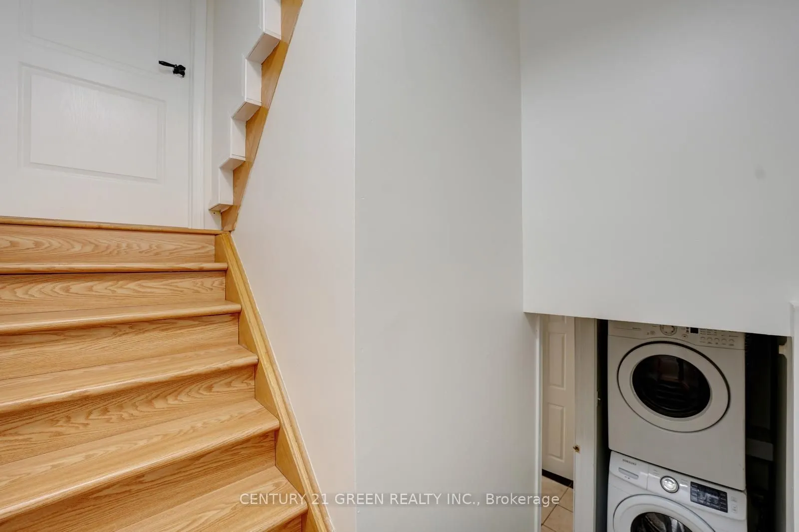 62 Saintsbury Crescent