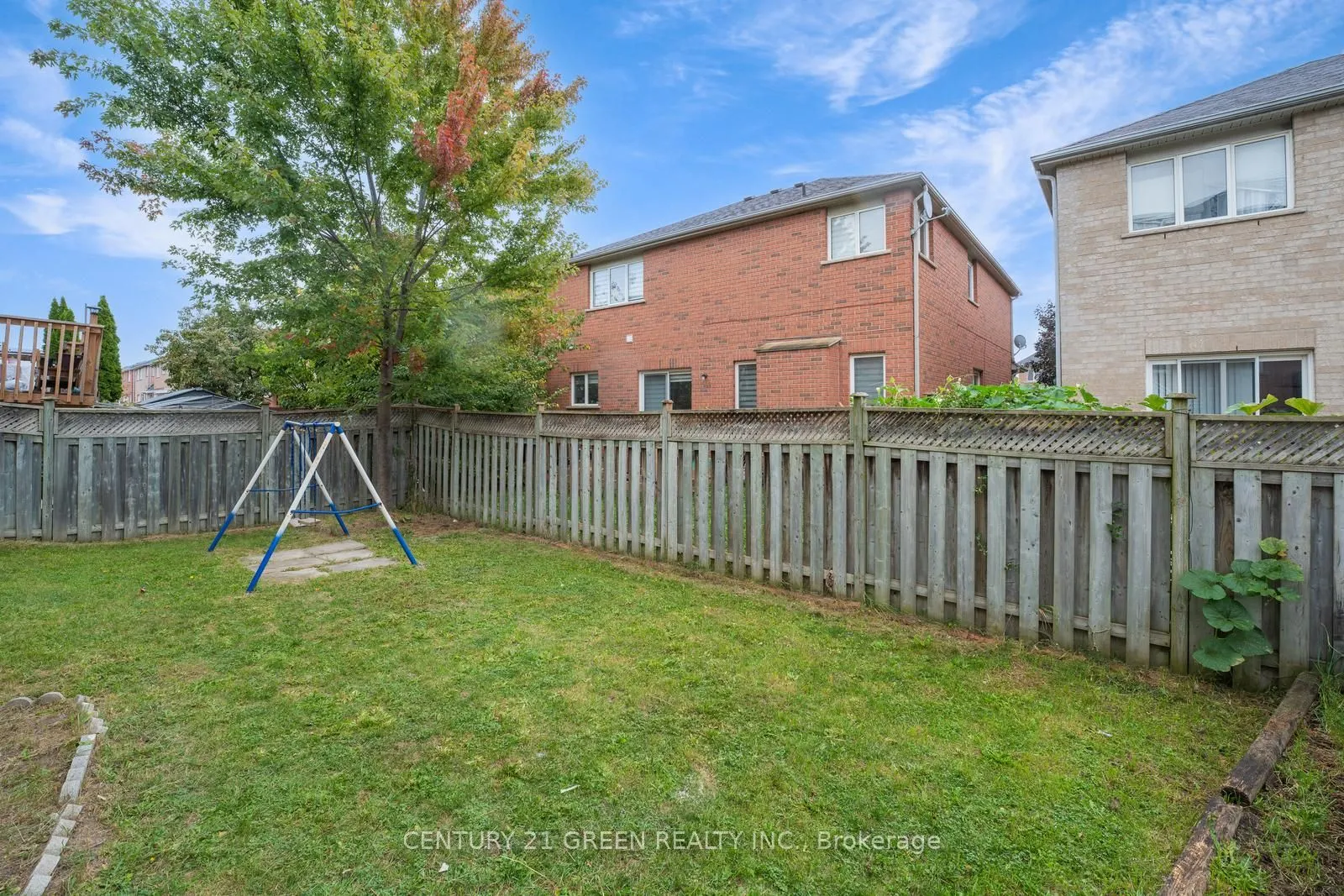 62 Saintsbury Crescent