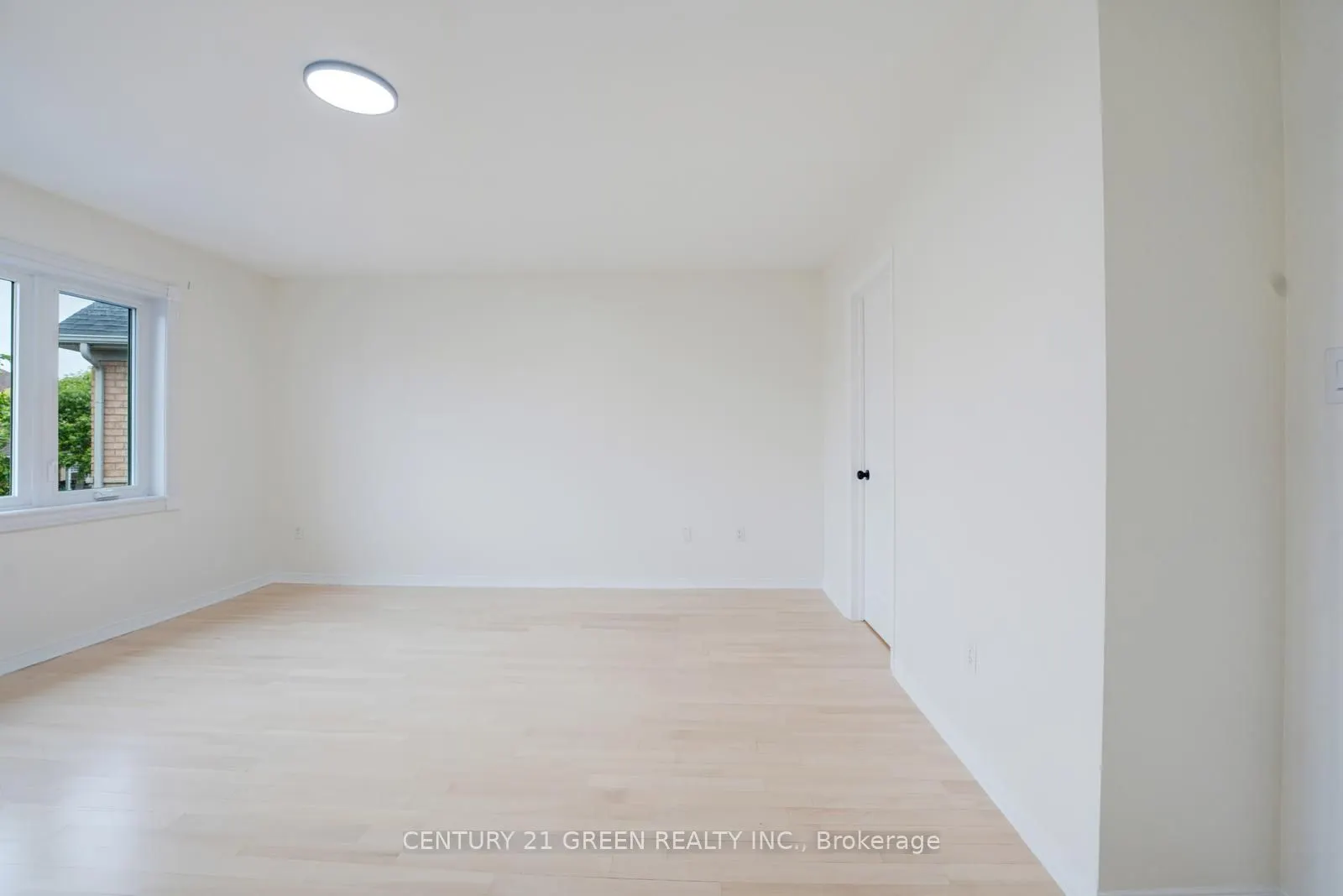 62 Saintsbury Crescent