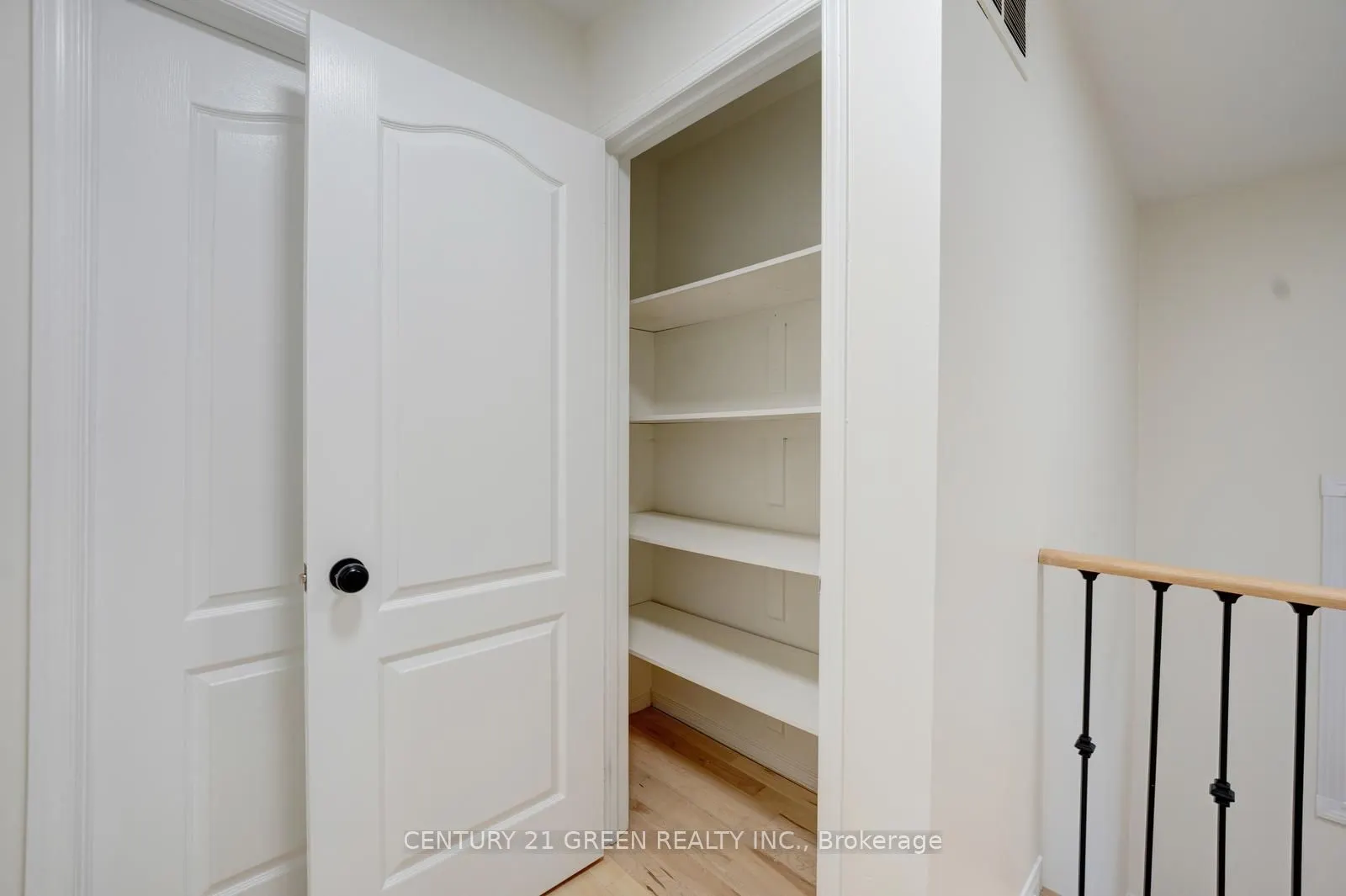 62 Saintsbury Crescent